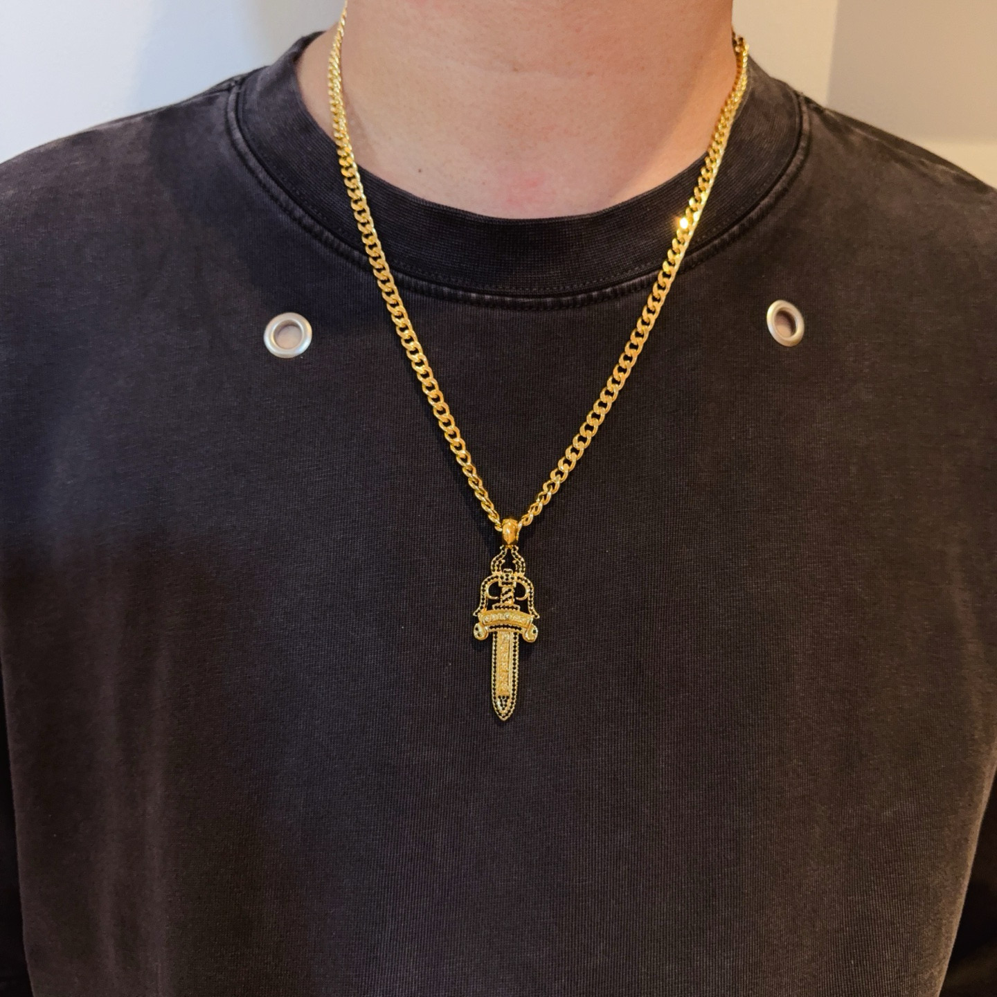 NO:705030,New [counter quality] Chrome Hearts classic necklace, blue diamond sword pendant. Different pattern design styles with concave and convex shapes, showing a distinctive cross. The Scout flower is the symbol of Chrome Hearts, so it is more durable. Genuine pattern-printed Chrome Hearts distinguishes the ordinary light version in the market. Check the quality of the version. Look at the printing details. The degree of retro gray oxidation. Seiko version!  !  !  Purely handmade ~ Authentic open mold fashion essentials. Can be worn by both men and women. Same style for couples. Official website original. Rock punk Thai silver style. Retro elements. Trendy and versatile!  , jewelry boutique, chrome hearts, chrome hearts, necklace19860909新款【专柜品质】Chrome Hearts克罗心经典项链,蓝钻宝剑吊坠 凹凸造型不同的花纹设计风格 呈现出与众不同 十字架 童军花是克罗心的志 所以更经久不衰 正品打版Chrome Hearts克罗心 区别市场普通轻版 对版对标品质 看字印细节 复古做旧灰氧程度.精工版本！！！ 纯手工打造 ～正品开模潮流时尚必备 男女均可佩戴 情侣同款 官网原版 摇滚朋克泰银风格 复古元素 潮流百搭！,饰品精品,chrome hearts,chrome hearts,necklace,Jewelry