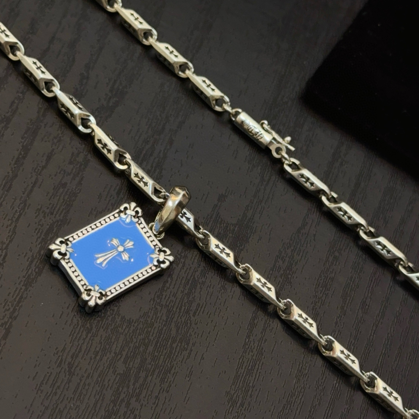 新款【专柜品质】Chrome Hearts克罗心十字架项链 方牌十字架吊坠 凹凸造型不同的花纹设计风格呈现出与众不同 十字架童军花是克罗心的标志 8