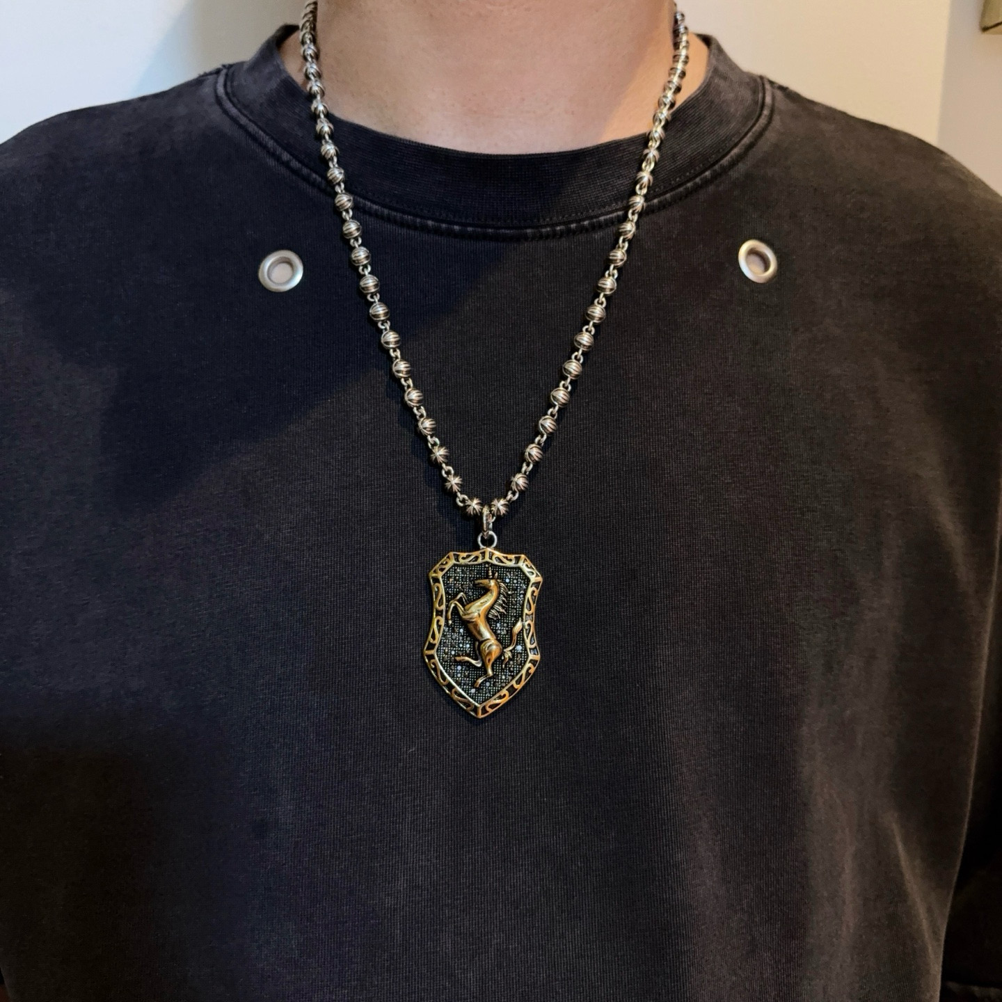 NO:705011,New [Counter Quality] Chrome Hearts Cross Flower Ball Necklace Shield Pendant The different concave and convex shapes have different pattern design styles. The cross scout flower is the symbol of Chrome Hearts, so it is more durable. The genuine patterned Chrome Hearts Chrome Hearts Necklace is different from the ordinary light version in the market. Match the version and standard quality. Look at the printing details. The degree of retro gray oxidation. Seiko version!  , jewelry boutique, chrome hearts, chrome hearts, necklace19860909新款【专柜品质】Chrome Hearts克罗心十字花球项链 盾牌吊坠 凹凸造型不同的花纹设计风格呈现出与众不同 十字架童军花是克罗心的标志 所以更经久不衰 正品打版Chrome Hearts克罗心项链区别市场普通轻版 对版对标品质 看字印细节 复古做旧灰氧程度.精工版本！,饰品精品,chrome hearts,chrome hearts,necklace,Jewelry