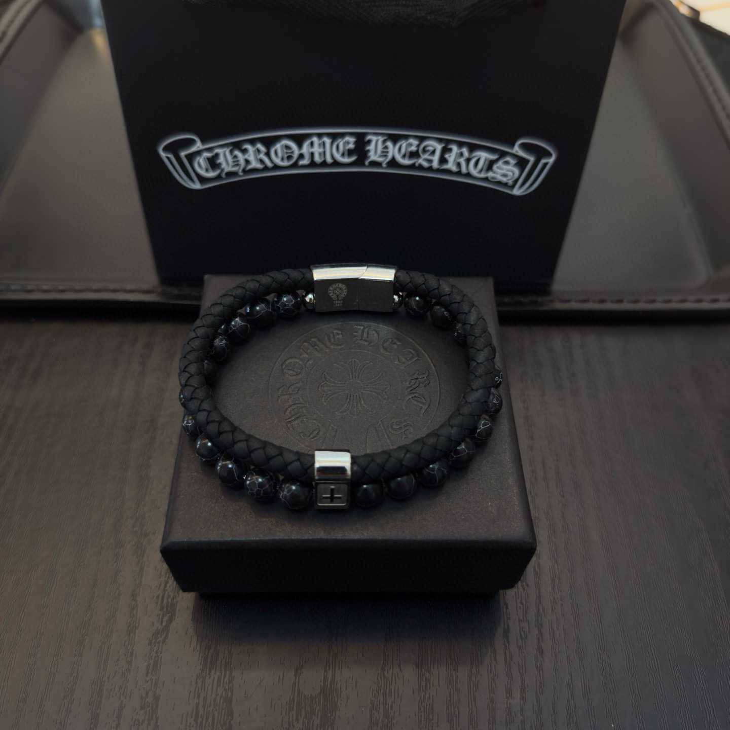 NO:705016,New [Counter Quality] Chrome Hearts Leather Rope Bracelet. The concave and convex shapes with different pattern design styles are distinctive. The cross scout flower is the symbol of Chrome Hearts, so it is more durable. The genuine pattern-printed Chrome Hearts necklace is different from the ordinary light version in the market. Check the version and standard quality. Look at the printing details. The degree of retro gray oxidation. Seiko version!  , jewelry boutique, chrome hearts, chrome hearts, necklace, bracelet19860909新款【专柜品质】Chrome Hearts克罗心皮绳手镯 凹凸造型不同的花纹设计风格呈现出与众不同 十字架童军花是克罗心的标志 所以更经久不衰 正品打版Chrome Hearts克罗心项链区别市场普通轻版 对版对标品质 看字印细节 复古做旧灰氧程度.精工版本！,饰品精品,chrome hearts,chrome hearts,necklace,bracelet,Jewelry