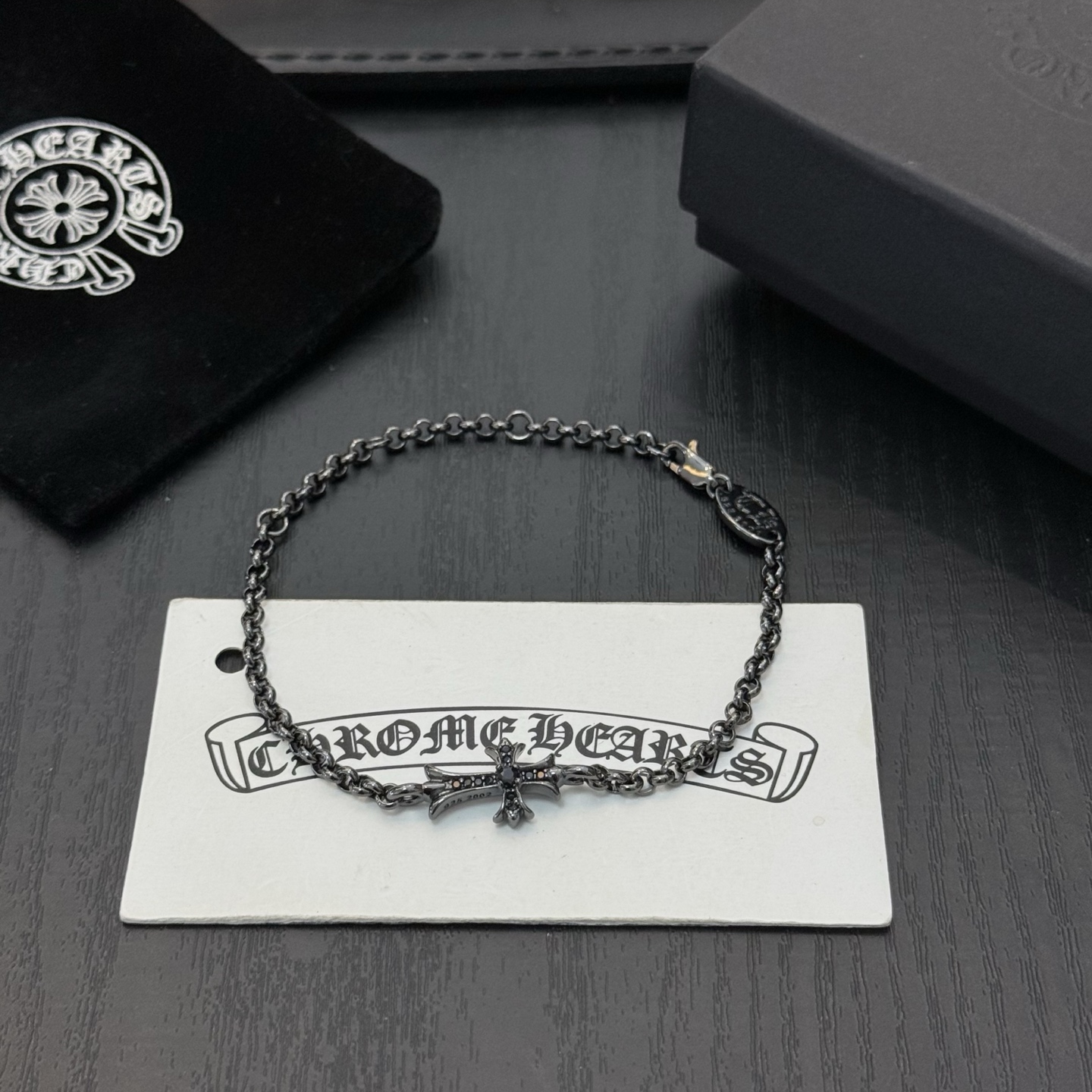 NO:705026,The new [counter quality] Chrome Hearts classic retro multi-element black diamond bracelet, with different concave and convex shapes, the pattern design style is unique. The cross scout flower is the symbol of Chrome Hearts, so it is more durable. The authentic version of Chrome Hearts is different from the ordinary light version in the market. The version is benchmarked for quality. Look at the printing details, the degree of retro gray oxidation. Seiko version!  , jewelry boutique, chrome hearts, chrome hearts, bracelet19860909新款【专柜品质】Chrome Hearts克罗心经典复古多元素黑钻手链,凹凸造型不同的花纹设计风格呈现出与众不同 ,十字架童军花是克罗心的标志 ,所以更经久不衰 ,正品打版Chrome Hearts克罗心 ,区别市场普通轻版 ,对版对标品质 ,看字印细节 ,复古做旧灰氧程度.精工版本！,饰品精品,chrome hearts,chrome hearts,bracelet,Jewelry