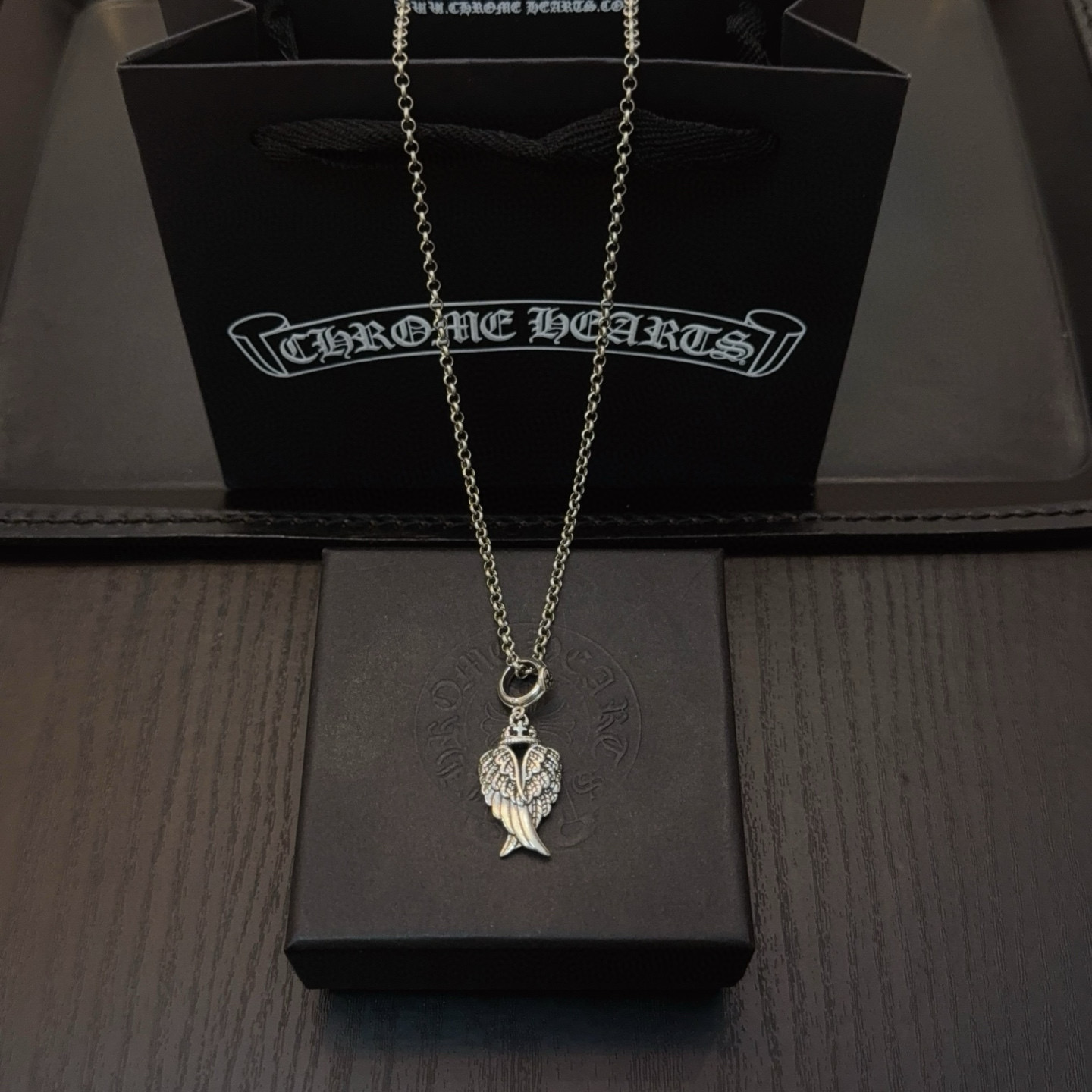 新款【专柜品质】Chrome Hearts克罗心天使之翼项链,凹凸造型不同的花纹设计风格呈现出与众不同 十字架童军花是克罗心的标志 4
