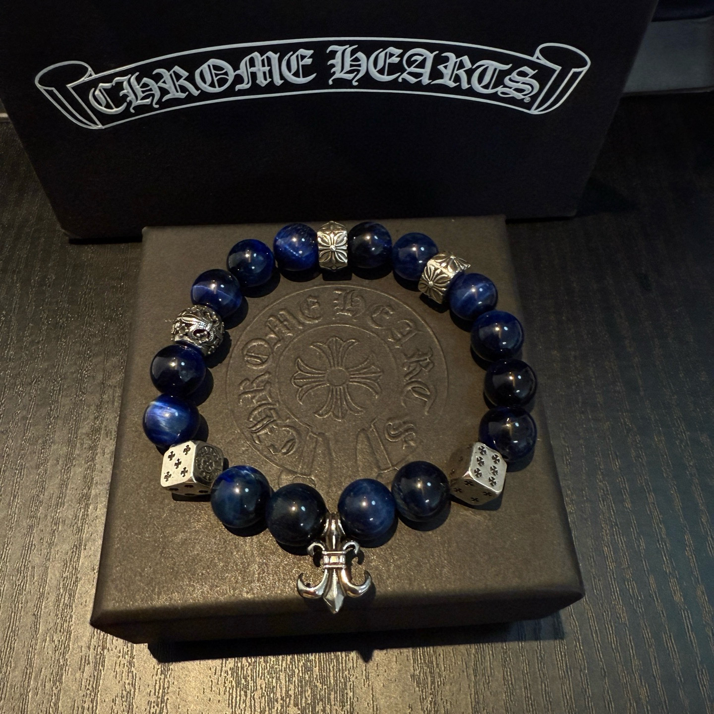 NO:688208,New [counter quality] Chrome Hearts retro multi-element lapis lazuli bracelet. The concave and convex shapes and different pattern design styles are distinctive. The cross scout flower is the symbol of Chrome Hearts, so it is more durable. The genuine patterned Chrome Hearts necklace is different from the ordinary light version in the market. Match the version and benchmark quality. Look at the printing details. The degree of retro gray oxidation. Seiko version!  , jewelry boutique, chrome hearts, chrome hearts, necklace, bracelet19860909新款【专柜品质】Chrome Hearts克罗心复古多元素青金石手串手链 凹凸造型不同的花纹设计风格呈现出与众不同 十字架童军花是克罗心的标志 所以更经久不衰 正品打版Chrome Hearts克罗心项链区别市场普通轻版 对版对标品质 看字印细节 复古做旧灰氧程度.精工版本！,饰品精品,chrome hearts,chrome hearts,necklace,bracelet,Jewelry