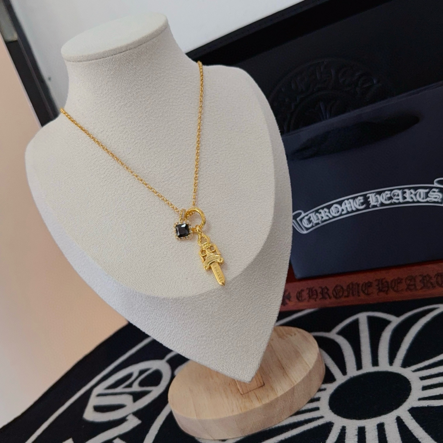 Christian Louboutin Haute Couture Haute Couture Fine Jewelry Necklace 3