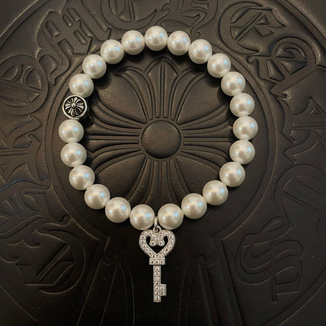 NO:688210,Batch of new [counter quality] Chrome Hearts classic retro multi-element pearl bracelet, popular on Kuaishou/ins/Xiaohongshu, the different concave and convex shapes of the pattern design style are unique. The cross scout flower is the symbol of Chrome Hearts, so it is more durable. Genuine pattern-printing Chrome Hearts distinguishes the ordinary light version in the market. Match the version and standard quality. Look at the printing details. The degree of retro gray oxidation. Seiko version!  , jewelry boutique, chrome hearts, chrome hearts, bracelet19860909批 新款【专柜品质】Chrome Hearts克罗心 经典复古多元素珍珠手串手链 ,快手/ins/小红书热门,凹凸造型不同的花纹设计风格呈现出与众不同 十字架童军花是克罗心的标志 所以更经久不衰 正品打版Chrome Hearts克罗心 区别市场普通轻版 对版对标品质 看字印细节 复古做旧灰氧程度.精工版本！,饰品精品,chrome hearts,chrome hearts,bracelet,Jewelry