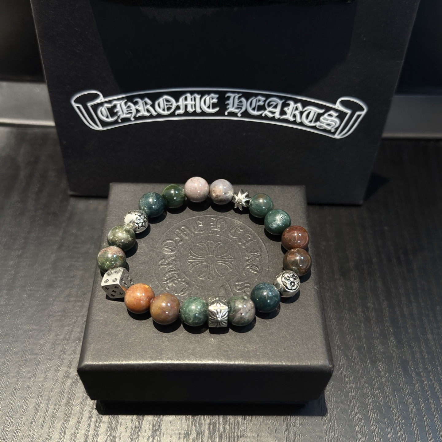 NO:705063,New [counter quality] Chrome Hearts retro multi-element bracelet, with concave and convex shapes and different pattern design styles, showing a distinctive cross. The Scout flower is the symbol of Chrome Hearts, so it is more durable. Genuine pattern-printed Chrome Hearts distinguishes the ordinary light version in the market. Match the version and benchmark quality. Look at the printing details, the degree of retro gray oxidation. Seiko version!  !  !  Purely handmade ~ Authentic open mold fashion essentials. Can be worn by both men and women. Same style for couples. Official website original. Rock punk Thai silver style. Retro elements. Trendy and versatile!  , jewelry boutique, chrome hearts, chrome hearts, bracelet19860909新款【专柜品质】Chrome Hearts克罗心复古多元素手链手串,凹凸造型不同的花纹设计风格 呈现出与众不同 十字架 童军花是克罗心的志 所以更经久不衰 正品打版Chrome Hearts克罗心 区别市场普通轻版 对版对标品质 看字印细节 复古做旧灰氧程度.精工版本！！！ 纯手工打造 ～正品开模潮流时尚必备 男女均可佩戴 情侣同款 官网原版 摇滚朋克泰银风格 复古元素 潮流百搭！,饰品精品,chrome hearts,chrome hearts,bracelet,Jewelry