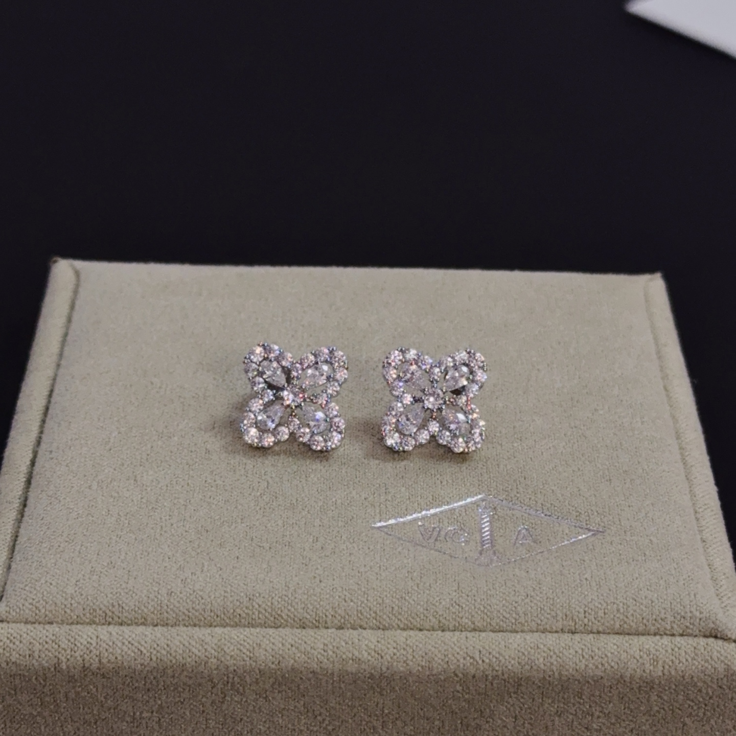 Van Cleef & Arpels Haute Couture Haute Joaillerie Fine Jewelry Earrings 4