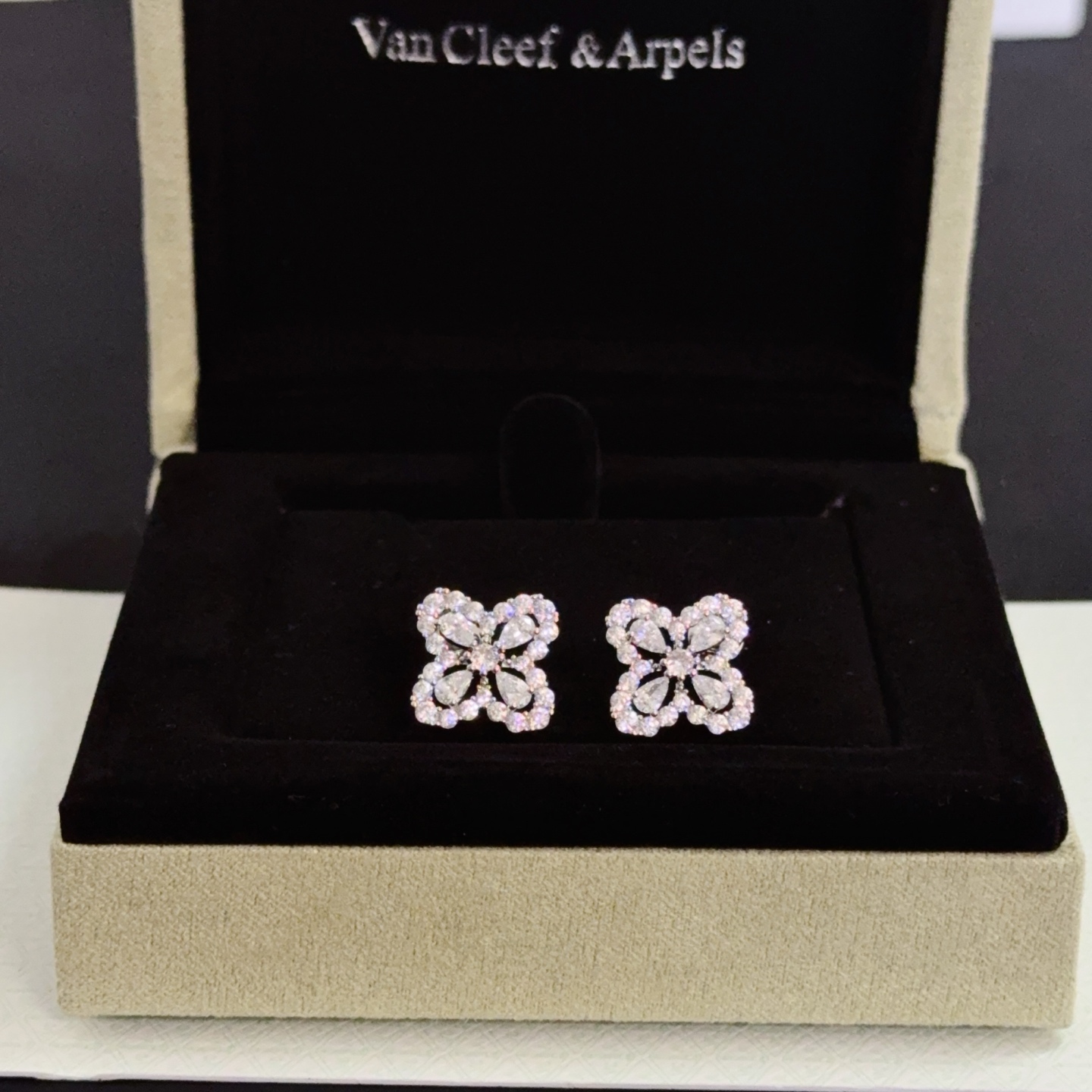 Van Cleef & Arpels Haute Couture Haute Joaillerie Fine Jewelry Earrings 2