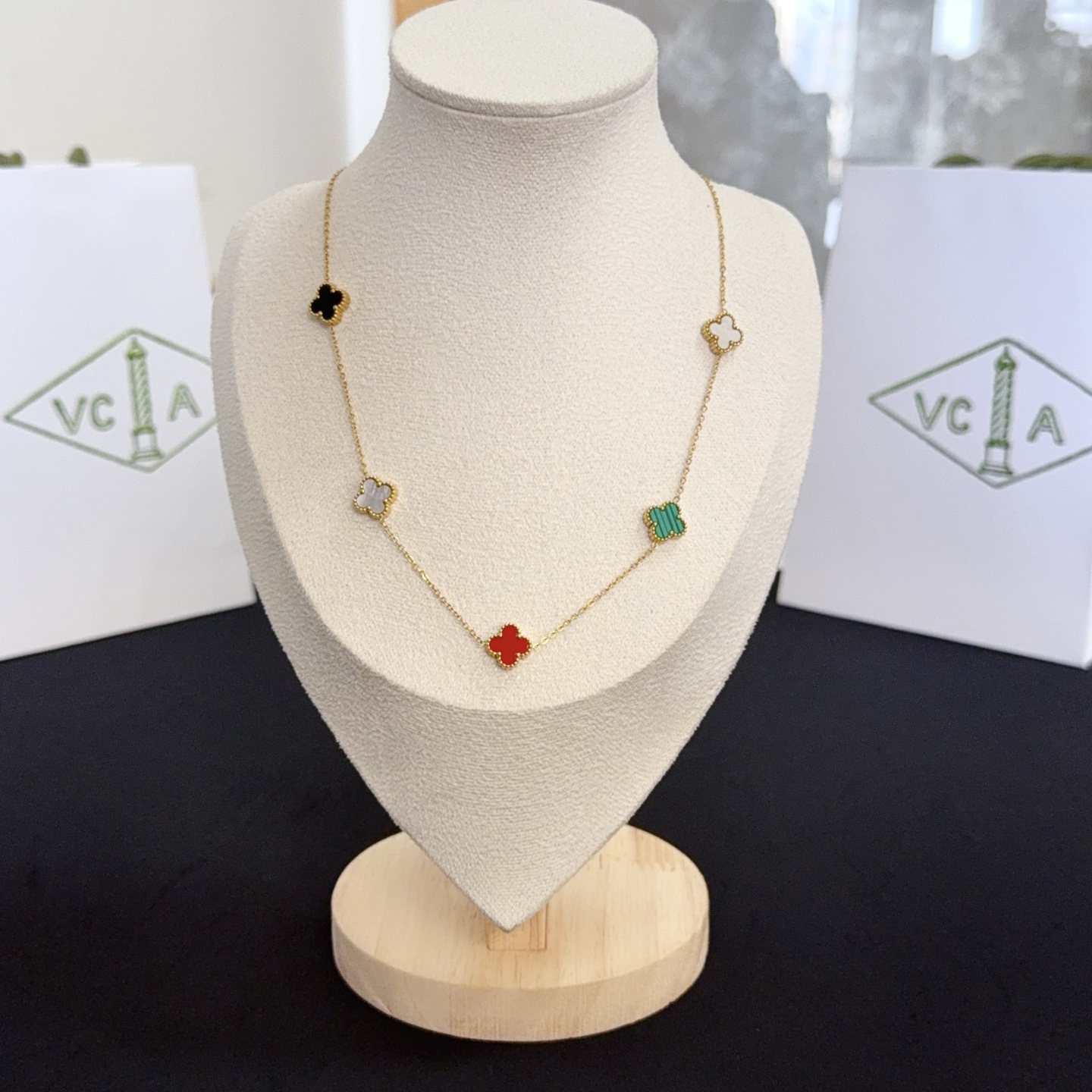 NO:705443,[Seiko Original] Popular VCA Four-leaf Clover Van Cleef & Arpels Necklace V Gold Level Classic Work Same as the Official Website Fashion Trend Multi-layered Metal Carving Design Makes the Petals More Three-dimensional Inlaid with Full Diamond Craftsmanship Shows Femininity [Gift] Four-leaf Clover Lucky Pattern Symbolizing Luck and Happiness Unique and Romantic Combining Simple and Harmonious Lines with Materials Polished and Polished to Show Nobility and Elegance [Celebration] [Celebration], jewelry boutique, van cleef, necklace19860909〔精工原版〕爆款 VCA四叶草梵克雅宝项链 V金等级 经典之作 官网同款 时尚潮流 采用多层次金属雕刻设计 使花瓣更立体 镶嵌满钻工艺 尽显女性柔美气质[礼物] 四叶草幸运图案 象征幸运和幸福 独特又浪漫将简单和谐的线条与材质相融合 经过抛光和打磨 彰显高贵优雅[庆祝][庆祝],饰品精品,van cleef,necklace,Jewelry