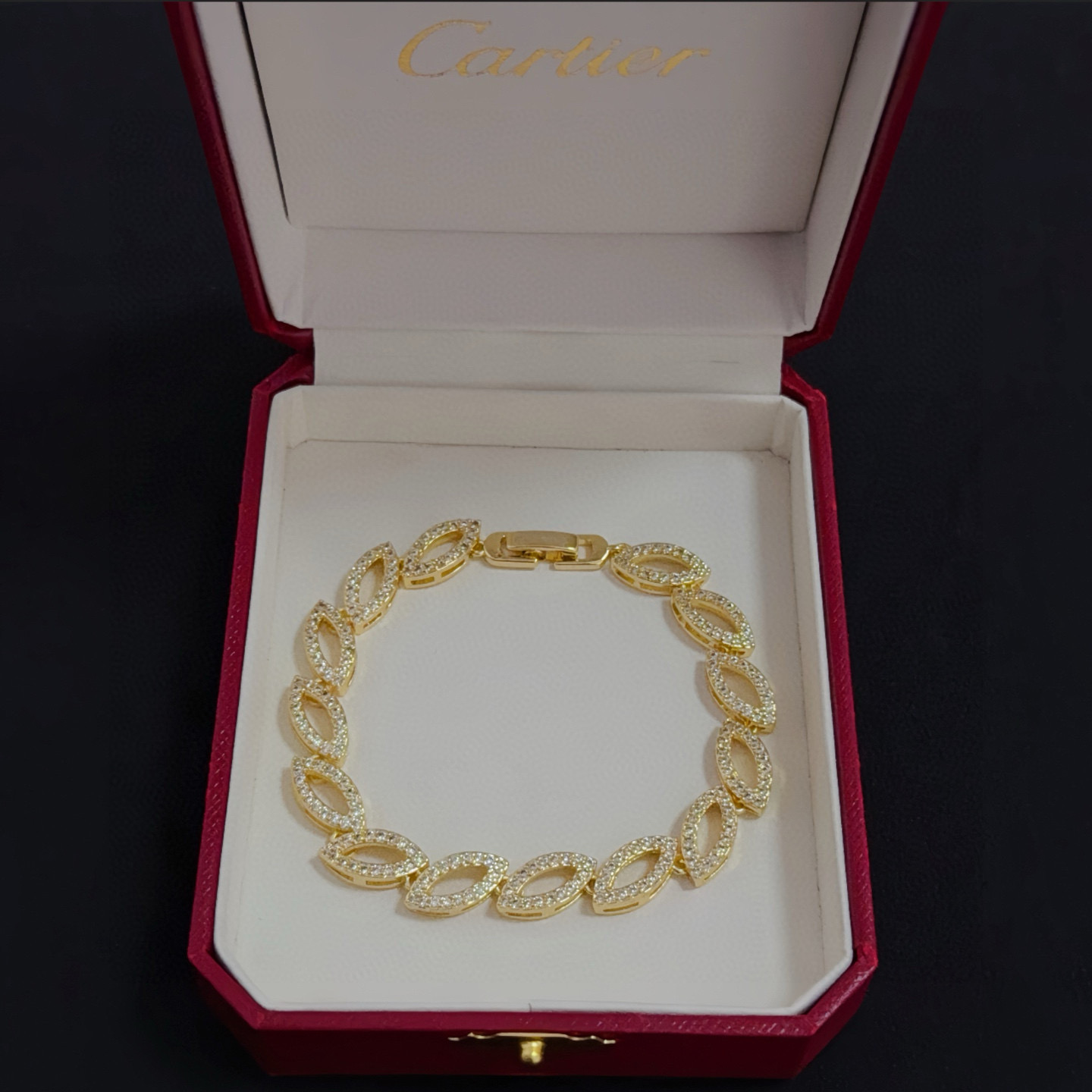 NO:705459,Cartier diamond-encrusted bracelet, high-end customized version, diamond-encrusted craftsmanship, V-gold material, classic and fashionable style, reconstructing the aesthetics of love with sharp lines!  Breaking the rules, the diamond-encrusted design actually achieves the ceiling of high-end sense - no need for flashy accumulation, love should be as pure as ever. Cartier is loved by many celebrities and Internet celebrities. The Leopard series bracelet is absolutely an eternal classic, and it is not limited to men and women, and there is no age limit!  Wear it and you will be the center of attention!  , jewelry boutique,cartier,bracelet,bracelet19860909卡地亚镶钻手链 高端定制版本 镶嵌钻工艺 V金材质 经典而时尚风格 用凌厉线条重构爱情美学！打破常规,镶嵌钻设计反而成就高级感天花板——无需浮华堆砌,爱本应纯粹如初 卡地亚受众多明星网红的爱戴 豹子系列手镯 绝对是永恒经典 而且男女不限 年龄不限 ！戴上它你就是焦点！,饰品精品,cartier,bracelet,bracelet,Jewelry