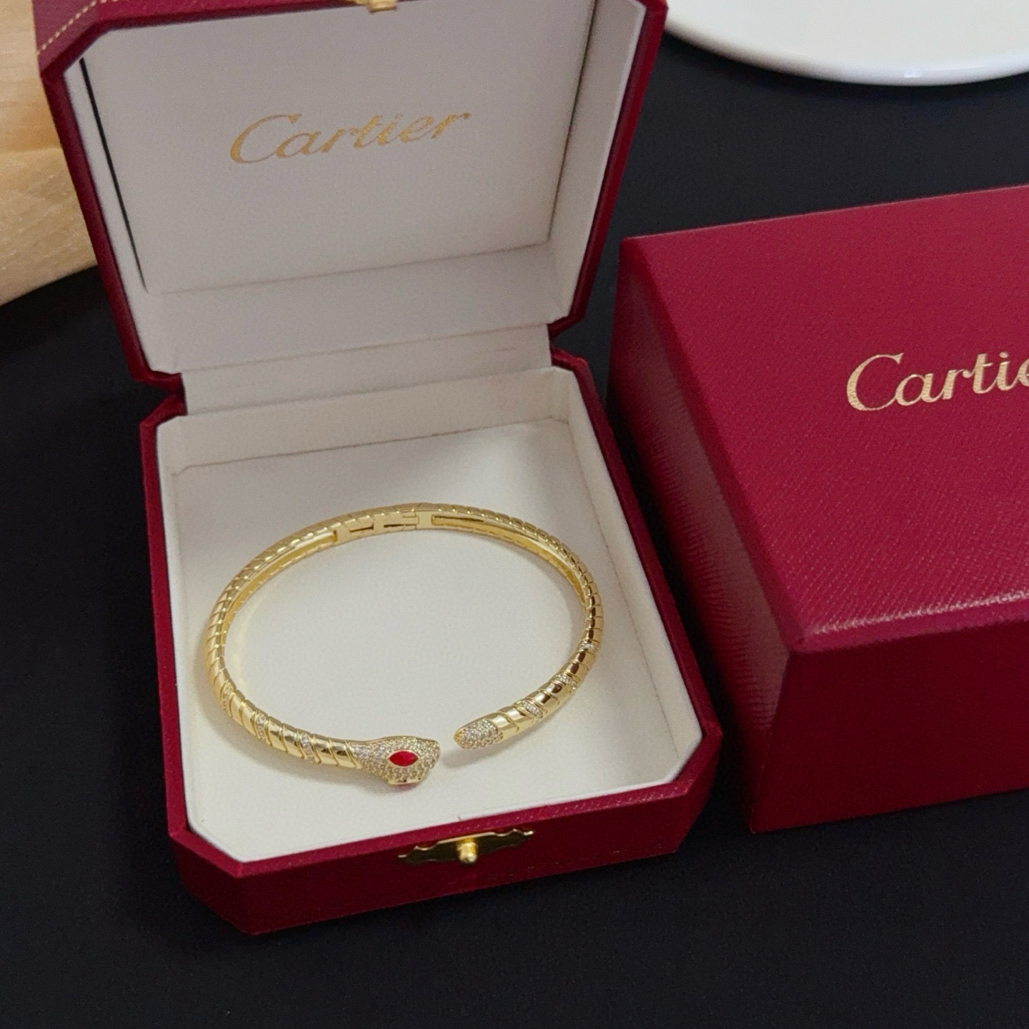 NO:705464,Cartier diamond-encrusted bracelet, high-end customized version, diamond-encrusted craftsmanship, V gold material, classic and fashionable style, reconstruct the aesthetics of love with sharp lines!  Breaking the rules, the diamond-encrusted design actually achieves the ceiling of high-end sense - no need for flashy accumulation, love should be as pure as ever. Cartier is loved by many celebrities and Internet celebrities. The Leopard series bracelet is absolutely an eternal classic, and it is not limited to men and women, and there is no age limit!  Wear it and you will be the center of attention!  , jewelry boutique, cartier, bracelet19860909卡地亚镶钻手镯 高端定制版本 镶嵌钻工艺 V金材质 经典而时尚风格 用凌厉线条重构爱情美学！打破常规,镶嵌钻设计反而成就高级感天花板——无需浮华堆砌,爱本应纯粹如初 卡地亚受众多明星网红的爱戴 豹子系列手镯 绝对是永恒经典 而且男女不限 年龄不限 ！戴上它你就是焦点！,饰品精品,cartier,bracelet,Jewelry