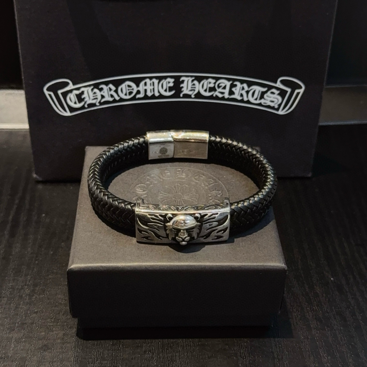 NO:763329,New [counter quality] Chrome Hearts Chrome Hearts leather rope bracelet bracelet, different concave and convex shapes, different pattern design styles, showing a distinctive cross Scout flower is the symbol of Chrome Hearts, so it is more durable. Genuine pattern-printed Chrome Hearts Chrome Hearts is different from the ordinary light version in the market. Match the version and standard quality. Look at the printing details, the degree of retro gray oxidation. Seiko version!  , jewelry boutique, chrome hearts, chrome hearts, bracelet19860909新款【专柜品质】Chrome Hearts克罗心皮绳手镯手绳,凹凸造型不同的花纹设计风格呈现出与众不同 十字架童军花是克罗心的标志 所以更经久不衰 正品打版Chrome Hearts克罗心 区别市场普通轻版 对版对标品质 看字印细节 复古做旧灰氧程度.精工版本！,饰品精品,chrome hearts,chrome hearts,bracelet,Jewelry