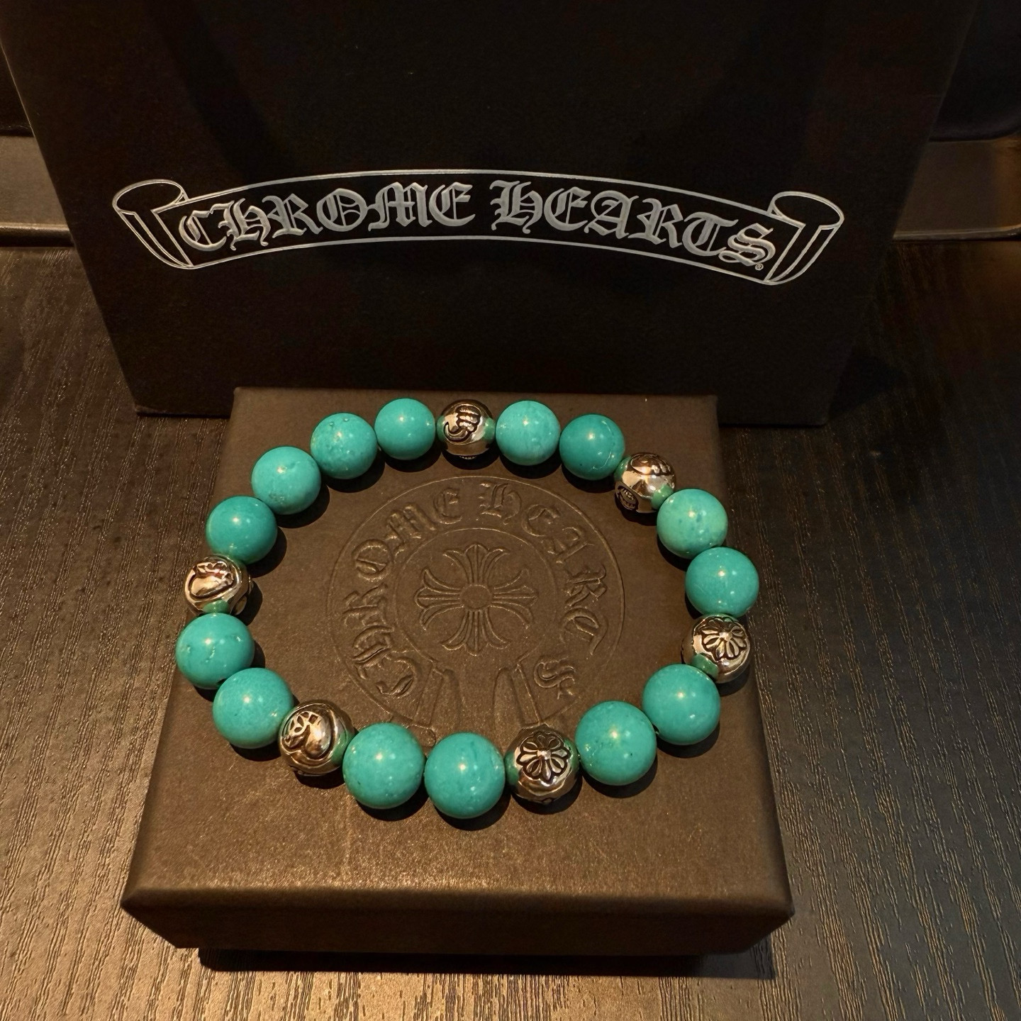 NO:763333,Batch of new [counter quality] Chrome Hearts classic retro multi-element turquoise bracelet, concave and convex shapes with different pattern design styles, showing a distinctive cross. The Scout flower is the symbol of Chrome Hearts, so it is more durable. Authentic and patterned Chrome Hearts distinguishes the ordinary light version in the market. Match the version and benchmark quality. Look at the printing details, the degree of retro ash oxidation. Seiko version!  !  !  Purely handmade ~ Authentic open mold fashion essentials. Can be worn by both men and women. Same style for couples. Official website original. Rock punk Thai silver style. Retro elements. Trendy and versatile!  , jewelry boutique, chrome hearts, chrome hearts, bracelet19860909批 新款【专柜品质】Chrome Hearts克罗心经典复古多元素绿松石手链手串,凹凸造型不同的花纹设计风格 呈现出与众不同 十字架 童军花是克罗心的志 所以更经久不衰 正品打版Chrome Hearts克罗心 区别市场普通轻版 对版对标品质 看字印细节 复古做旧灰氧程度.精工版本！！！ 纯手工打造 ～正品开模潮流时尚必备 男女均可佩戴 情侣同款 官网原版 摇滚朋克泰银风格 复古元素 潮流百搭！,饰品精品,chrome hearts,chrome hearts,bracelet,Jewelry