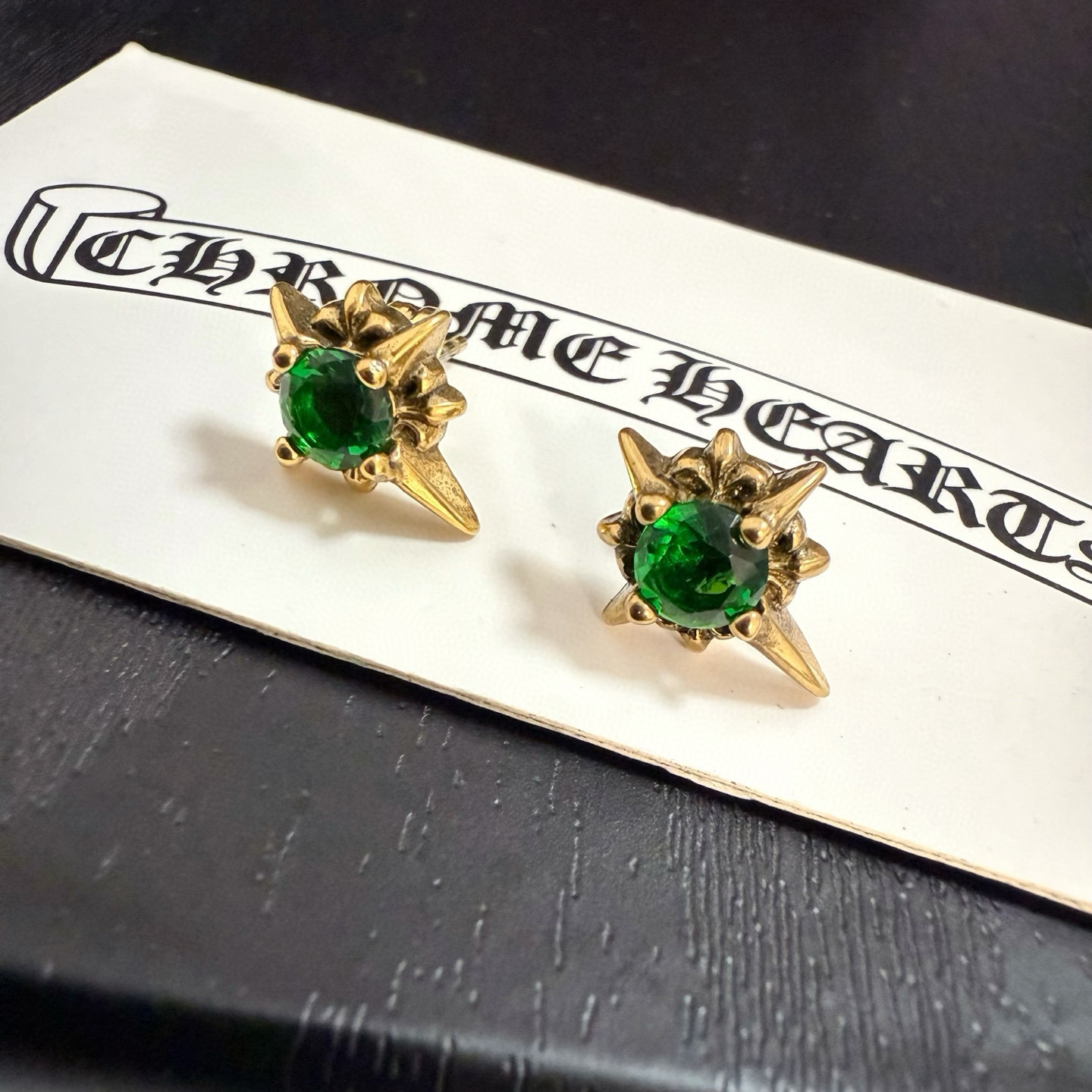 NO:763344,New [counter quality] Chrome Hearts emerald earrings, imported electroplating technology, exquisite ~ authentic mold opening, trendy and fashionable must-have, can be worn by both men and women, the same style for couples, rock punk Thai silver style, retro elements, trendy and versatile, the same style as the official website, boutique jewelry, chrome hearts, chrome hearts19860909新款【专柜品质】Chrome Hearts  克罗心祖母绿耳钉进口电镀工艺 精 ～正品开模潮流时尚必备 男女均可佩戴 情侣款同款 摇滚朋克泰银风格 复古元素 潮流百搭 官网同款,饰品精品,chrome hearts,chrome hearts,Jewelry