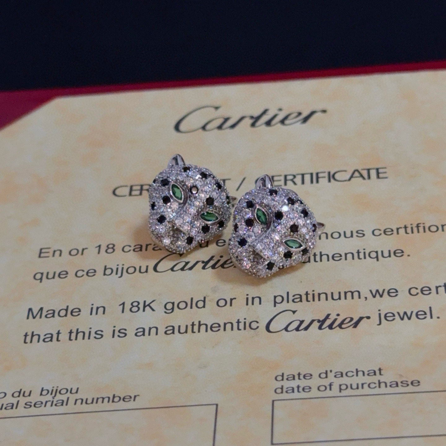 Cartier 卡地亚豹子耳钉 高端定制版本 镶嵌钻工艺 V金材质 而 风格 用凌厉线条重构爱情美学 打破常规