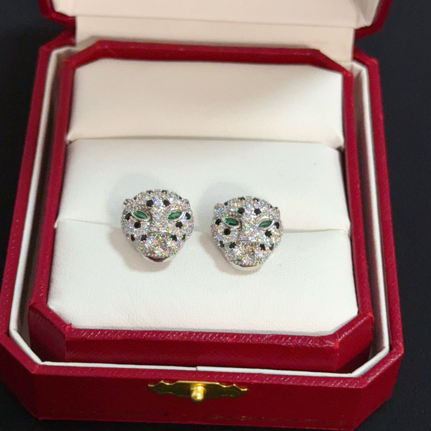 Cartier 卡地亚豹子耳钉 高端定制版本 镶嵌钻工艺 V金材质 而 风格 用凌厉线条重构爱情美学 打破常规