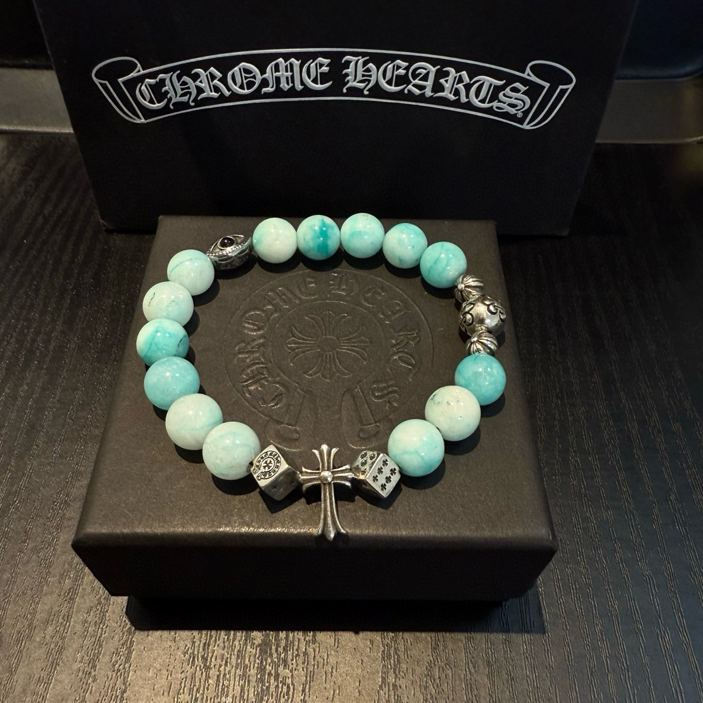 NO:724696,New [counter quality] Chrome Hearts Classic retro multi-element bracelet, different pattern design styles with concave and convex shapes, showing a distinctive cross. The Scout flower is the symbol of Chrome Hearts, so it is more durable. Genuine pattern-printed Chrome Hearts distinguishes the ordinary light version in the market. Match the version and standard quality. Look at the printing details. The degree of retro gray oxidation. Seiko version!  !  !  Purely handmade ~ Authentic open mold fashion essentials. Can be worn by both men and women. Same style for couples. Official website original. Rock punk Thai silver style. Retro elements. Trendy and versatile!  , jewelry boutique, chrome hearts, chrome hearts, bracelet19860909新款【专柜品质】Chrome Hearts克罗心 经典复古多元素手链手串,凹凸造型不同的花纹设计风格 呈现出与众不同 十字架 童军花是克罗心的志 所以更经久不衰 正品打版Chrome Hearts克罗心 区别市场普通轻版 对版对标品质 看字印细节 复古做旧灰氧程度.精工版本！！！ 纯手工打造 ～正品开模潮流时尚必备 男女均可佩戴 情侣同款 官网原版 摇滚朋克泰银风格 复古元素 潮流百搭！,饰品精品,chrome hearts,chrome hearts,bracelet,Jewelry