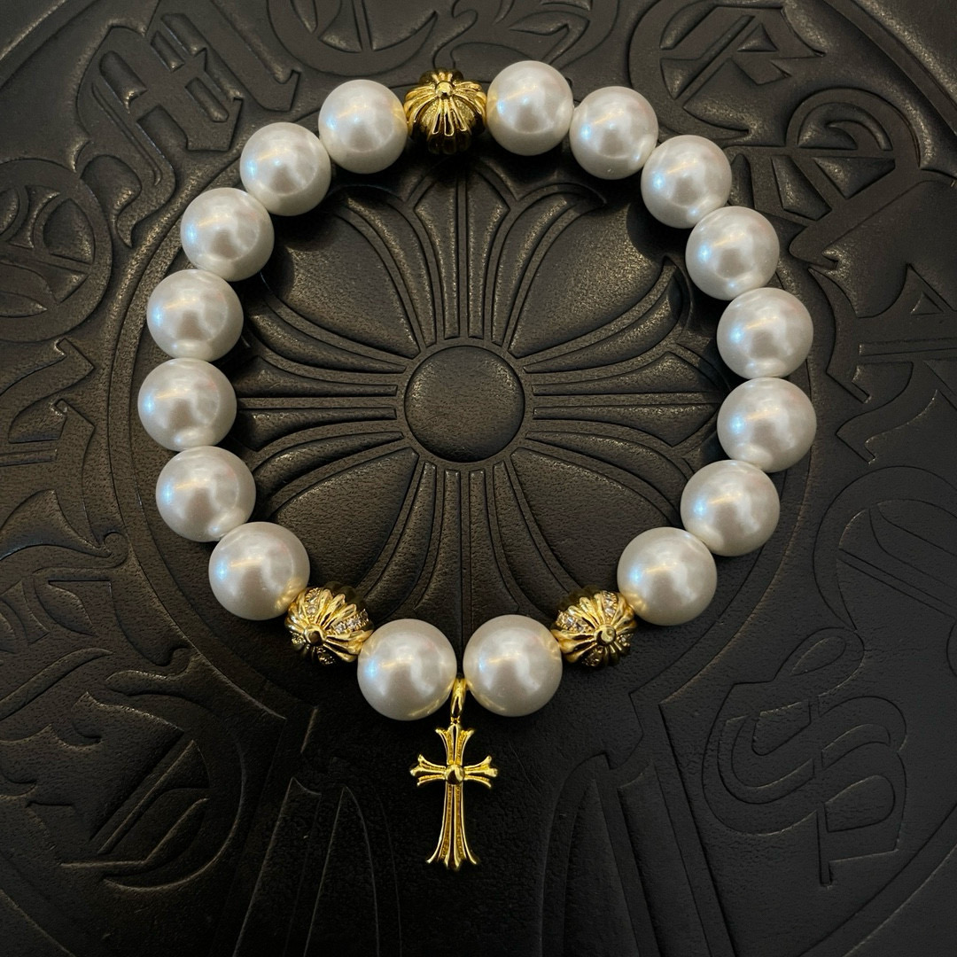 NO:724713,New [Counter Quality] Chrome Hearts Vintage Pearl Cross Bracelet. Concave and convex shapes with different pattern design styles, showing a distinctive cross. The Scout flower is the symbol of Chrome Hearts, so it is more durable. Authentic Chrome Hearts Chrome Hearts is different from the ordinary light version in the market. Check the quality of the version. Look at the printing details. The degree of retro gray oxidation. Seiko version!  !  !  Purely handmade ~ Authentic open mold fashion essentials. Can be worn by both men and women. Same style for couples. Official website original. Rock punk Thai silver style. Retro elements. Trendy and versatile!  , jewelry boutique, chrome hearts, chrome hearts, bracelet19860909新款【专柜品质】Chrome Hearts克罗心复古珍珠十字架手串手链 凹凸造型不同的花纹设计风格 呈现出与众不同 十字架 童军花是克罗心的志 所以更经久不衰 正品打版Chrome Hearts克罗心 区别市场普通轻版 对版对标品质 看字印细节 复古做旧灰氧程度.精工版本！！！ 纯手工打造 ～正品开模潮流时尚必备 男女均可佩戴 情侣同款 官网原版 摇滚朋克泰银风格 复古元素 潮流百搭！,饰品精品,chrome hearts,chrome hearts,bracelet,Jewelry