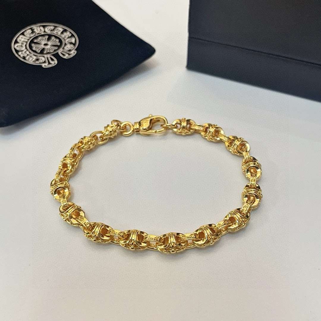 NO:724795,Batch of new [counter quality] Chrome Hearts gold color classic retro bracelet. Concave and convex shapes with different pattern design styles, showing a distinctive cross. The Scout flower is the symbol of Chrome Hearts, so it is more durable. Genuine patterned Chrome Hearts distinguishes the ordinary light version in the market. Match the version and benchmark quality. Look at the printing details. The degree of retro gray oxidation. Seiko version!  !  !  Purely handmade ~ Authentic open mold fashion essentials. Can be worn by both men and women. Same style for couples. Official website original. Rock punk Thai silver style. Retro elements. Trendy and versatile!  , jewelry boutique, chrome hearts, chrome hearts, bracelet, gold19860909批 新款【专柜品质】Chrome Hearts克罗心黄金色经典复古手链 凹凸造型不同的花纹设计风格 呈现出与众不同 十字架 童军花是克罗心的志 所以更经久不衰 正品打版Chrome Hearts克罗心 区别市场普通轻版 对版对标品质 看字印细节 复古做旧灰氧程度.精工版本！！！ 纯手工打造 ～正品开模潮流时尚必备 男女均可佩戴 情侣同款 官网原版 摇滚朋克泰银风格 复古元素 潮流百搭！,饰品精品,chrome hearts,chrome hearts,bracelet,gold,Jewelry