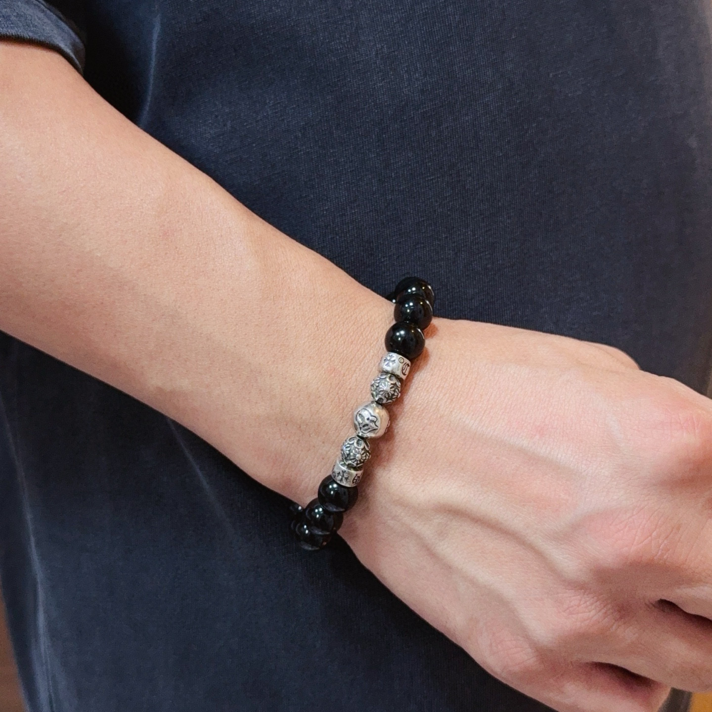 NO:720856,88240, new model [counter quality] Chrome Hearts classic retro multi-element bracelet, concave and convex shapes with different pattern design styles, showing a distinctive cross. The Scout flower is the symbol of Chrome Hearts, so it is more durable. Genuine pattern-printed Chrome Hearts distinguishes the ordinary light version in the market. Match the version and benchmark quality. Look at the printing details. The degree of retro gray oxidation. Seiko version!  !  !  Purely handmade ~ Authentic open mold fashion essentials. Can be worn by both men and women. Same style for couples. Official website original. Rock punk Thai silver style. Retro elements. Trendy and versatile!  ,,chrome hearts,chrome hearts,bracelet,Cardia high-end jewelry1986090988240,新款【专柜品质】Chrome Hearts克罗心 经典复古多元素手链手串,凹凸造型不同的花纹设计风格 呈现出与众不同 十字架 童军花是克罗心的志 所以更经久不衰 正品打版Chrome Hearts克罗心 区别市场普通轻版 对版对标品质 看字印细节 复古做旧灰氧程度.精工版本！！！ 纯手工打造 ～正品开模潮流时尚必备 男女均可佩戴 情侣同款 官网原版 摇滚朋克泰银风格 复古元素 潮流百搭！,,chrome hearts,chrome hearts,bracelet,卡迪亚高端饰品,Jewelry