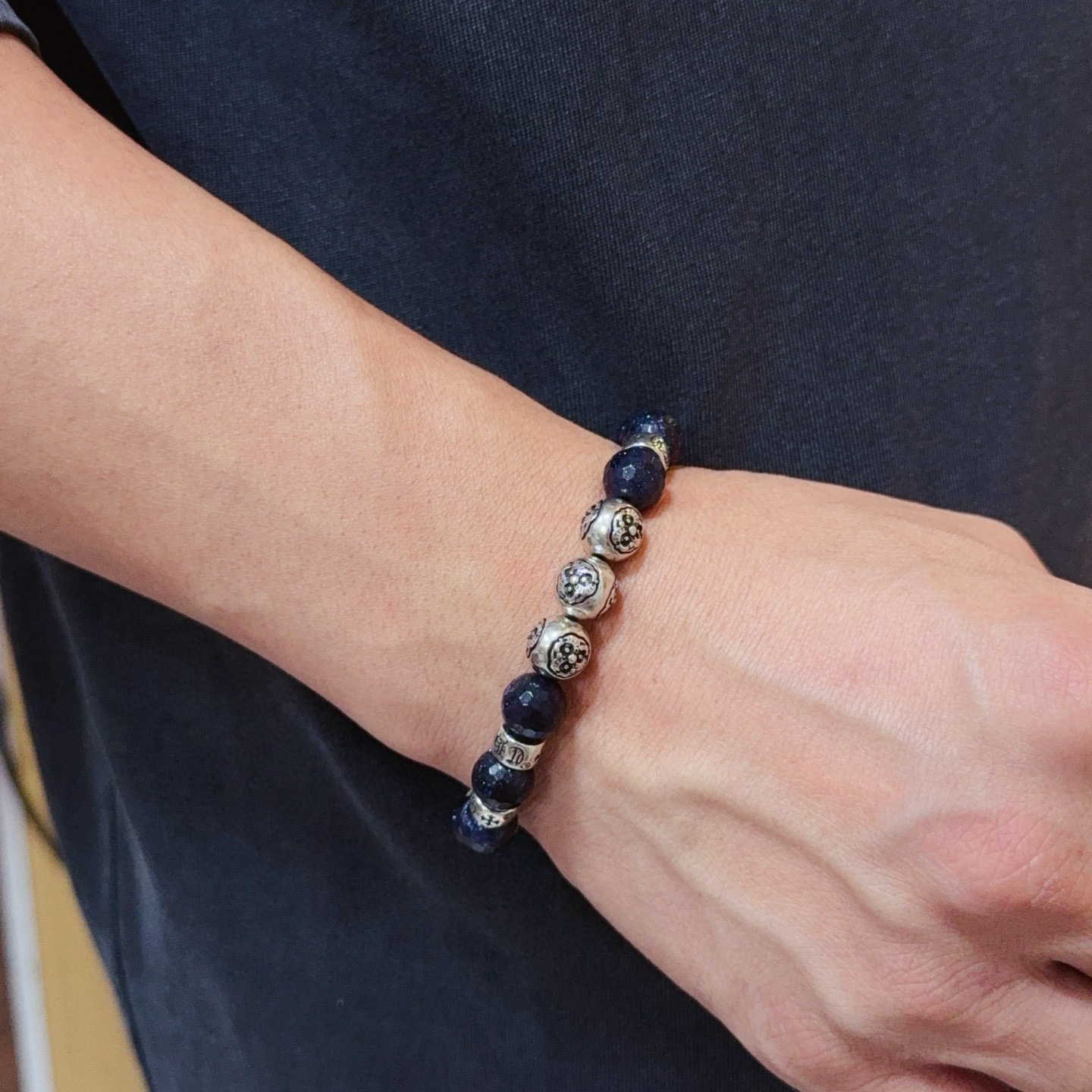 NO:720854,88240 New [counter quality] Chrome Hearts Classic retro multi-element bracelet, concave and convex shapes with different pattern design styles, showing a distinctive cross. The Scout flower is the symbol of Chrome Hearts, so it is more durable. Genuine pattern-printed Chrome Hearts distinguishes the ordinary light version on the market. Match the version and benchmark quality. Look at the printing details. The degree of retro gray oxidation. Seiko version!  !  !  Purely handmade ~ Authentic open mold fashion essentials. Can be worn by both men and women. Same style for couples. Official website original. Rock punk Thai silver style. Retro elements. Trendy and versatile!  ,,chrome hearts,chrome hearts,bracelet,Cardia high-end jewelry1986090988240 新款【专柜品质】Chrome Hearts克罗心 经典复古多元素手链手串,凹凸造型不同的花纹设计风格 呈现出与众不同 十字架 童军花是克罗心的志 所以更经久不衰 正品打版Chrome Hearts克罗心 区别市场普通轻版 对版对标品质 看字印细节 复古做旧灰氧程度.精工版本！！！ 纯手工打造 ～正品开模潮流时尚必备 男女均可佩戴 情侣同款 官网原版 摇滚朋克泰银风格 复古元素 潮流百搭！,,chrome hearts,chrome hearts,bracelet,卡迪亚高端饰品,Jewelry