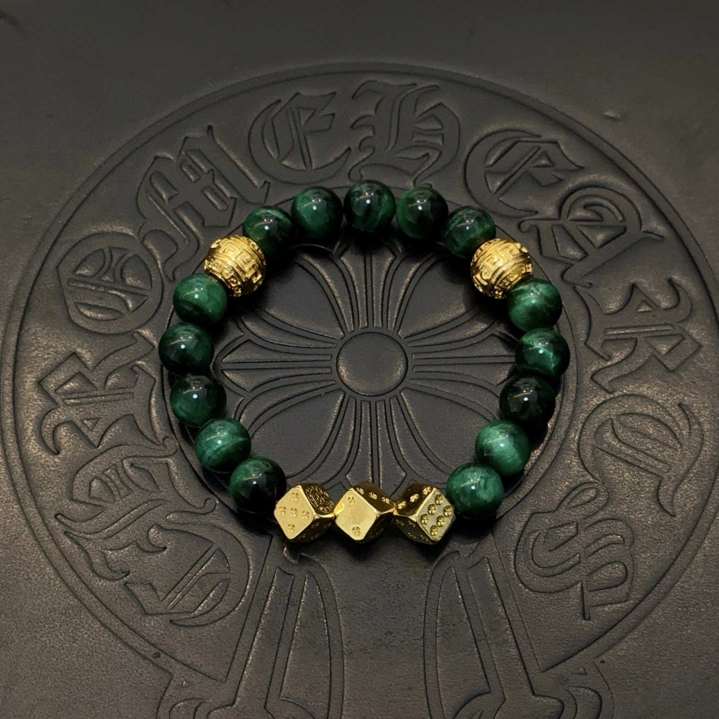 NO:724764,New [counter quality] Chrome Hearts Classic retro multi-element bracelet, different pattern design styles with concave and convex shapes, showing a distinctive cross. The Scout flower is the symbol of Chrome Hearts, so it is more durable. Genuine pattern-printed Chrome Hearts distinguishes the ordinary light version in the market. Match the version and standard quality. Look at the printing details. The degree of retro gray oxidation. Seiko version!  !  !  Purely handmade ~ Authentic open mold fashion essentials. Can be worn by both men and women. Same style for couples. Official website original. Rock punk Thai silver style. Retro elements. Trendy and versatile!  , jewelry boutique, chrome hearts, chrome hearts, bracelet19860909新款【专柜品质】Chrome Hearts克罗心 经典复古多元素手链手串,凹凸造型不同的花纹设计风格 呈现出与众不同 十字架 童军花是克罗心的志 所以更经久不衰 正品打版Chrome Hearts克罗心 区别市场普通轻版 对版对标品质 看字印细节 复古做旧灰氧程度.精工版本！！！ 纯手工打造 ～正品开模潮流时尚必备 男女均可佩戴 情侣同款 官网原版 摇滚朋克泰银风格 复古元素 潮流百搭！,饰品精品,chrome hearts,chrome hearts,bracelet,Jewelry