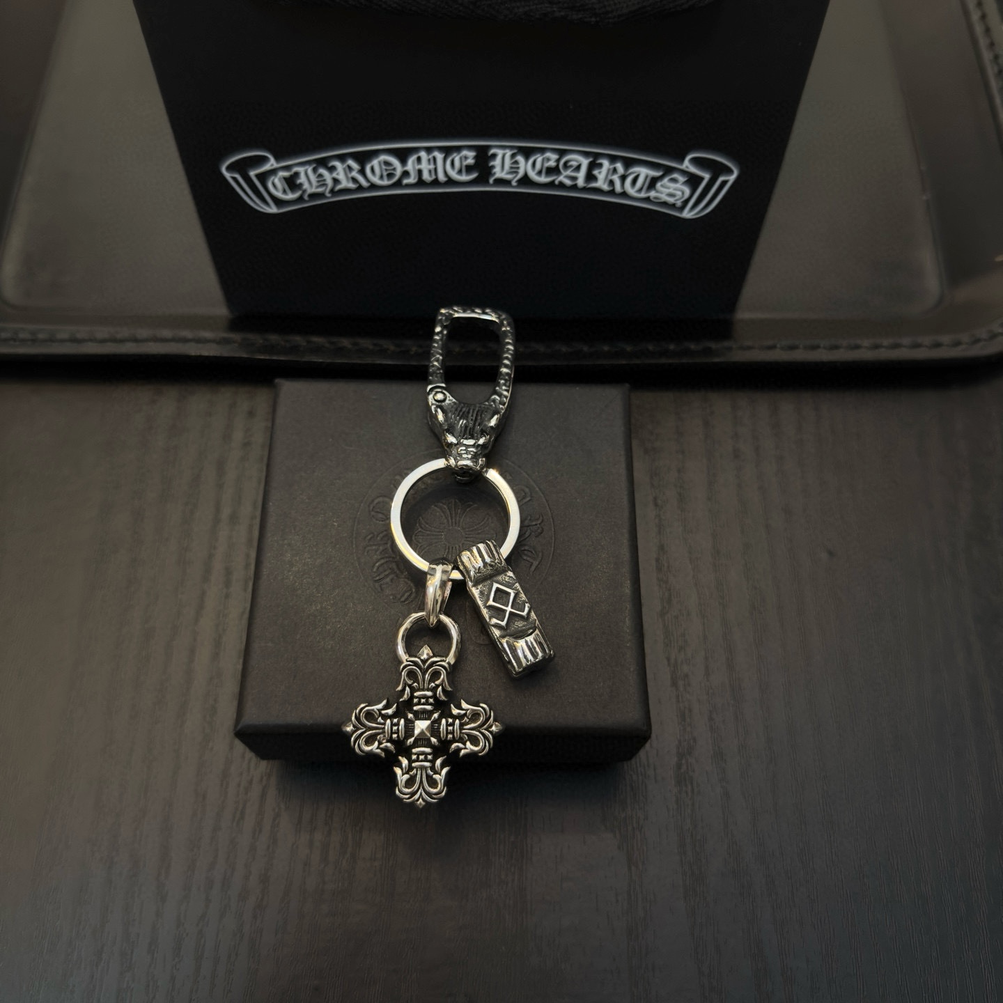 NO:724829,Chrome Hearts Chrome Hearts flame cross keychain large lobster clasp Carving process Seiko quality Purely handmade ~ Genuine open mold trendy and fashionable must-have Can be worn by both men and women Same style for couples Rock punk Thai silver style Retro elements Trendy and versatile Same style as the official website, boutique jewelry, chrome hearts, chrome hearts, keychain19860909Chrome Hearts  克罗心火焰十字架钥匙扣大龙虾扣 雕刻工艺 精工品质 纯手工打造 ～正品开模潮流时尚必备 男女均可佩戴 情侣款同款 摇滚朋克泰银风格 复古元素 潮流百搭 官网同款,饰品精品,chrome hearts,chrome hearts,keychain,Jewelry