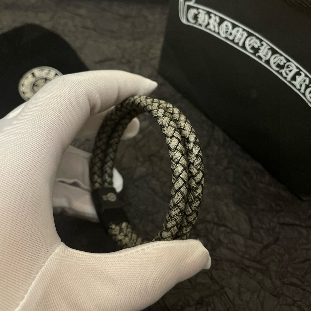 NO:724825,Chrome He@rts Chrome Hearts counter same style snake pattern leather rope bracelet ~ authentic open mold trendy and fashionable must-have. Can be worn by both men and women. Same style for couples. Rock punk Thai silver style. Retro elements. Trendy and versatile. Same style as the official website, boutique jewelry, chrome hearts, chrome hearts, bracelet19860909Chrome He@rts 克罗心专柜同款蛇纹皮绳手链～正品开模潮流时尚必备 男女均可佩戴 情侣款同款 摇滚朋克泰银风格 复古元素 潮流百搭 官网同款,饰品精品,chrome hearts,chrome hearts,bracelet,Jewelry