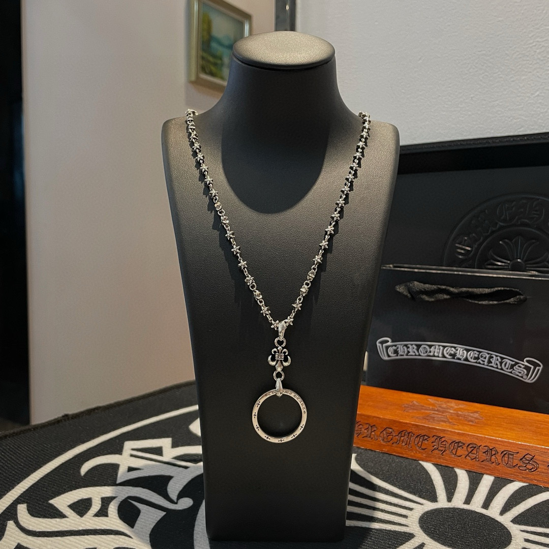 NO:724831,New [Counter Quality] Chrome Hearts Classic Retro Necklace Scout Flower Pendant Different Pattern Design Styles with Concave and Concave Shapes Showing a Distinctive Cross The Scout Flower is the symbol of Chrome Hearts, so it is more durable. Genuine pattern-printed Chrome Hearts distinguishes the ordinary light version in the market. Check the quality of the version. Look at the printing details. The degree of retro gray oxidation. Seiko version!  !  !  Purely handmade ~ Authentic open mold fashion essentials. Can be worn by both men and women. Same style for couples. Official website original. Rock punk Thai silver style. Retro elements. Trendy and versatile!  , jewelry boutique, chrome hearts, chrome hearts, necklace19860909新款【专柜品质】Chrome Hearts克罗心 经典复古项链 童军花吊坠 凹凸造型不同的花纹设计风格 呈现出与众不同 十字架 童军花是克罗心的志 所以更经久不衰 正品打版Chrome Hearts克罗心 区别市场普通轻版 对版对标品质 看字印细节 复古做旧灰氧程度.精工版本！！！ 纯手工打造 ～正品开模潮流时尚必备 男女均可佩戴 情侣同款 官网原版 摇滚朋克泰银风格 复古元素 潮流百搭！,饰品精品,chrome hearts,chrome hearts,necklace,Jewelry