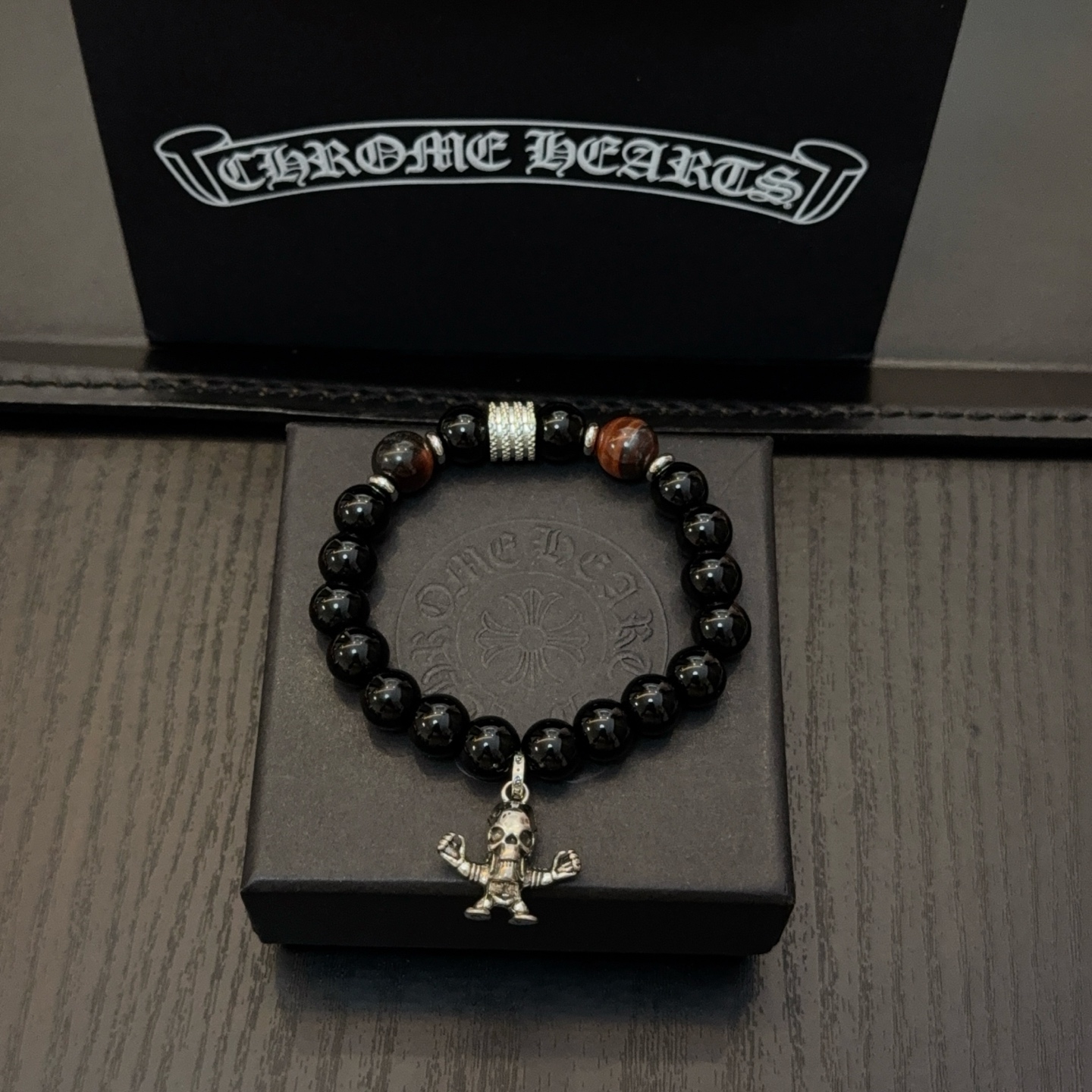 NO:724554,New [counter quality] Chrome Hearts Classic retro multi-element bracelet, popular on Kuaishou/ins/Xiaohongshu, the different concave and convex shapes of the pattern design style are distinctive. The cross scout flower is the symbol of Chrome Hearts, so it is more durable. Genuine type-printed Chrome Hearts distinguishes the ordinary light version in the market. Match the version and standard quality. Look at the printing details. The degree of retro gray oxidation. Seiko version!  , jewelry boutique, chrome hearts, chrome hearts, bracelet19860909新款【专柜品质】Chrome Hearts克罗心 经典复古多元素手串手链 ,快手/ins/小红书热门,凹凸造型不同的花纹设计风格呈现出与众不同 十字架童军花是克罗心的标志 所以更经久不衰 正品打版Chrome Hearts克罗心 区别市场普通轻版 对版对标品质 看字印细节 复古做旧灰氧程度.精工版本！,饰品精品,chrome hearts,chrome hearts,bracelet,Jewelry