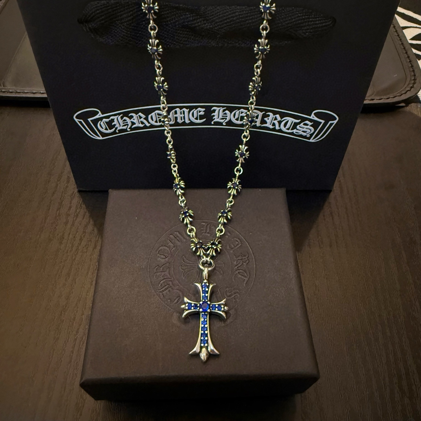 NO:724586,New [Counter Quality] Chrome Hearts Classic Retro Blue Diamond Cross Integrated Chain. The concave and convex shapes have different pattern design styles, showing a distinctive cross. The Scout flower is Chrome Hearts' symbol, so it is more durable. Genuine pattern-printed Chrome Hearts distinguishes the ordinary light version in the market. Check the quality of the version. Look at the printing details. The degree of retro gray oxidation. Seiko version!  !  !  Purely handmade ~ Authentic open mold fashion essentials. Can be worn by both men and women. Same style for couples. Official website original. Rock punk Thai silver style. Retro elements. Trendy and versatile!  , jewelry boutique, chrome hearts, chrome hearts19860909新款【专柜品质】Chrome Hearts克罗心经典复古蓝钻十字架一体链 凹凸造型不同的花纹设计风格 呈现出与众不同 十字架 童军花是克罗心的志 所以更经久不衰 正品打版Chrome Hearts克罗心 区别市场普通轻版 对版对标品质 看字印细节 复古做旧灰氧程度.精工版本！！！ 纯手工打造 ～正品开模潮流时尚必备 男女均可佩戴 情侣同款 官网原版 摇滚朋克泰银风格 复古元素 潮流百搭！,饰品精品,chrome hearts,chrome hearts,Jewelry