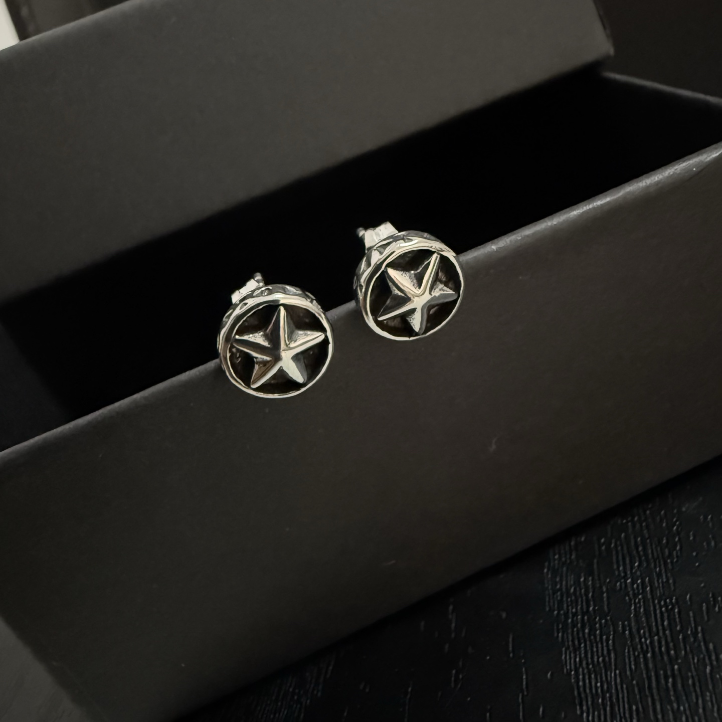 NO:724577,New [counter quality] Chrome Hearts Chrome Hearts five-star earrings with imported electroplating technology, exquisite ~ authentic mold opening, trendy and fashionable must-have, can be worn by both men and women, the same style for couples, rock punk Thai silver style, retro elements, trendy and versatile, the same style as the official website, boutique jewelry, chrome hearts, chrome hearts19860909新款【专柜品质】Chrome Hearts 克罗心五星耳钉进口电镀工艺 精 ～正品开模潮流时尚必备 男女均可佩戴 情侣款同款 摇滚朋克泰银风格 复古元素 潮流百搭 官网同款,饰品精品,chrome hearts,chrome hearts,Jewelry