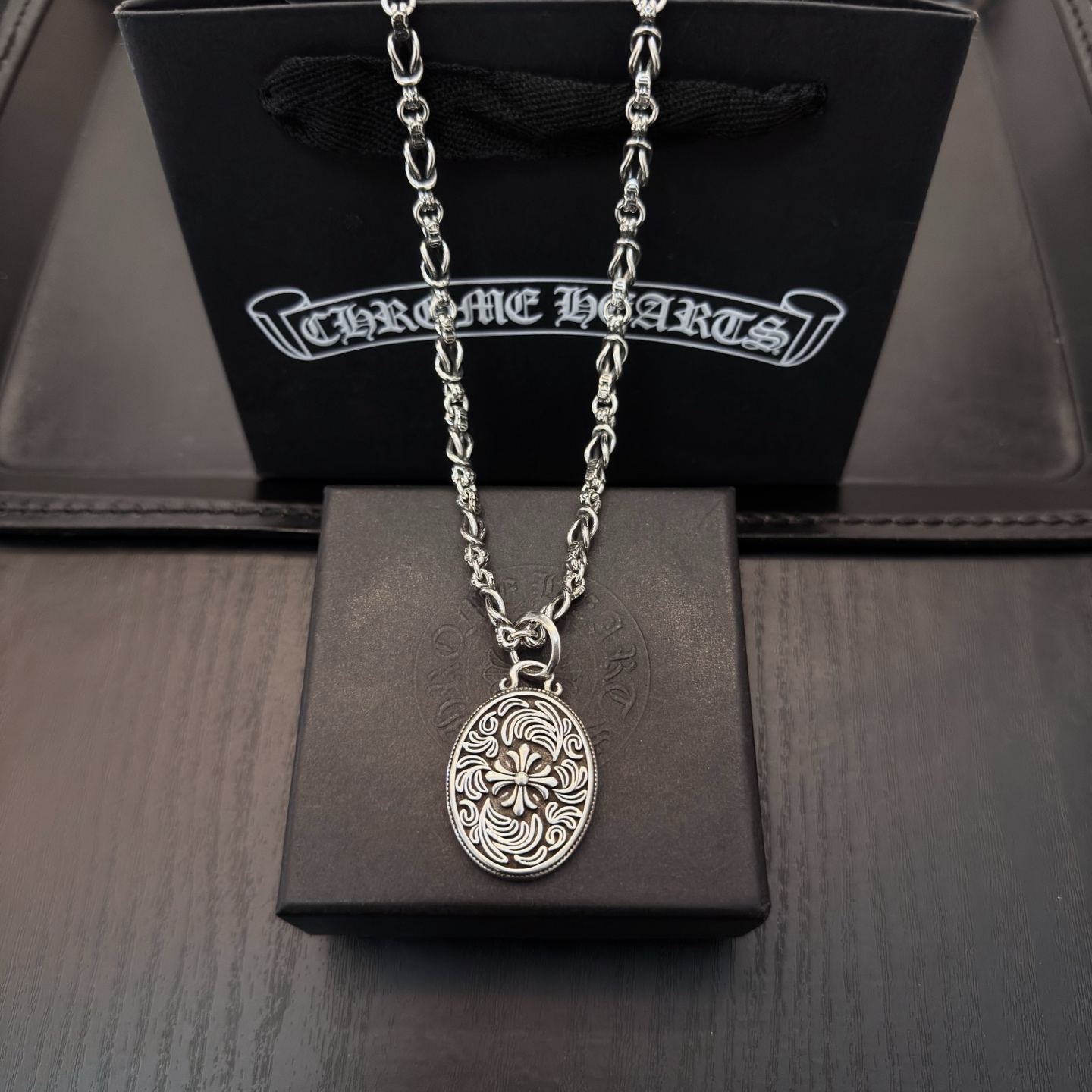 NO:724628,New [counter quality] Chrome Hearts retro cross necklace, cross pendant, concave and convex shapes, different pattern design styles, showing a distinctive cross, Scout flower is the symbol of Chrome Hearts, so it is more durable. Authentic Chrome Hearts Chrome Hearts is different from the ordinary light version in the market. Check the quality of the version. Look at the printing details, the degree of retro gray oxidation. Seiko version!  !  !  Purely handmade ~ Authentic open mold fashion essentials. Can be worn by both men and women. Same style for couples. Official website original. Rock punk Thai silver style. Retro elements. Trendy and versatile!  , jewelry boutique, chrome hearts, chrome hearts, necklace19860909新款【专柜品质】Chrome Hearts克罗心复古十字架项链 十字架吊坠 凹凸造型不同的花纹设计风格 呈现出与众不同 十字架 童军花是克罗心的志 所以更经久不衰 正品打版Chrome Hearts克罗心 区别市场普通轻版 对版对标品质 看字印细节 复古做旧灰氧程度.精工版本！！！ 纯手工打造 ～正品开模潮流时尚必备 男女均可佩戴 情侣同款 官网原版 摇滚朋克泰银风格 复古元素 潮流百搭！,饰品精品,chrome hearts,chrome hearts,necklace,Jewelry