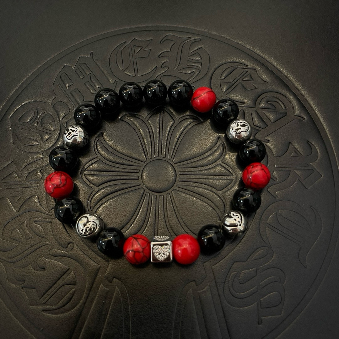 NO:724630,New [counter quality] Chrome Hearts Classic retro multi-element black onyx red turquoise bracelet, different pattern design styles with concave and convex shapes, showing a distinctive cross. The Scout flower is the symbol of Chrome Hearts, so it is more durable. Genuine type-printed Chrome Hearts distinguishes the ordinary light version in the market. Match the version and standard quality. Look at the printing details. The degree of retro gray oxidation. Seiko version!  !  !  Purely handmade ~ Authentic open mold fashion essentials. Can be worn by both men and women. Same style for couples. Official website original. Rock punk Thai silver style. Retro elements. Trendy and versatile!  , jewelry boutique, chrome hearts, chrome hearts, bracelet19860909新款【专柜品质】Chrome Hearts克罗心 经典复古多元素 黑玛瑙红松石手链手串,凹凸造型不同的花纹设计风格 呈现出与众不同 十字架 童军花是克罗心的志 所以更经久不衰 正品打版Chrome Hearts克罗心 区别市场普通轻版 对版对标品质 看字印细节 复古做旧灰氧程度.精工版本！！！ 纯手工打造 ～正品开模潮流时尚必备 男女均可佩戴 情侣同款 官网原版 摇滚朋克泰银风格 复古元素 潮流百搭！,饰品精品,chrome hearts,chrome hearts,bracelet,Jewelry