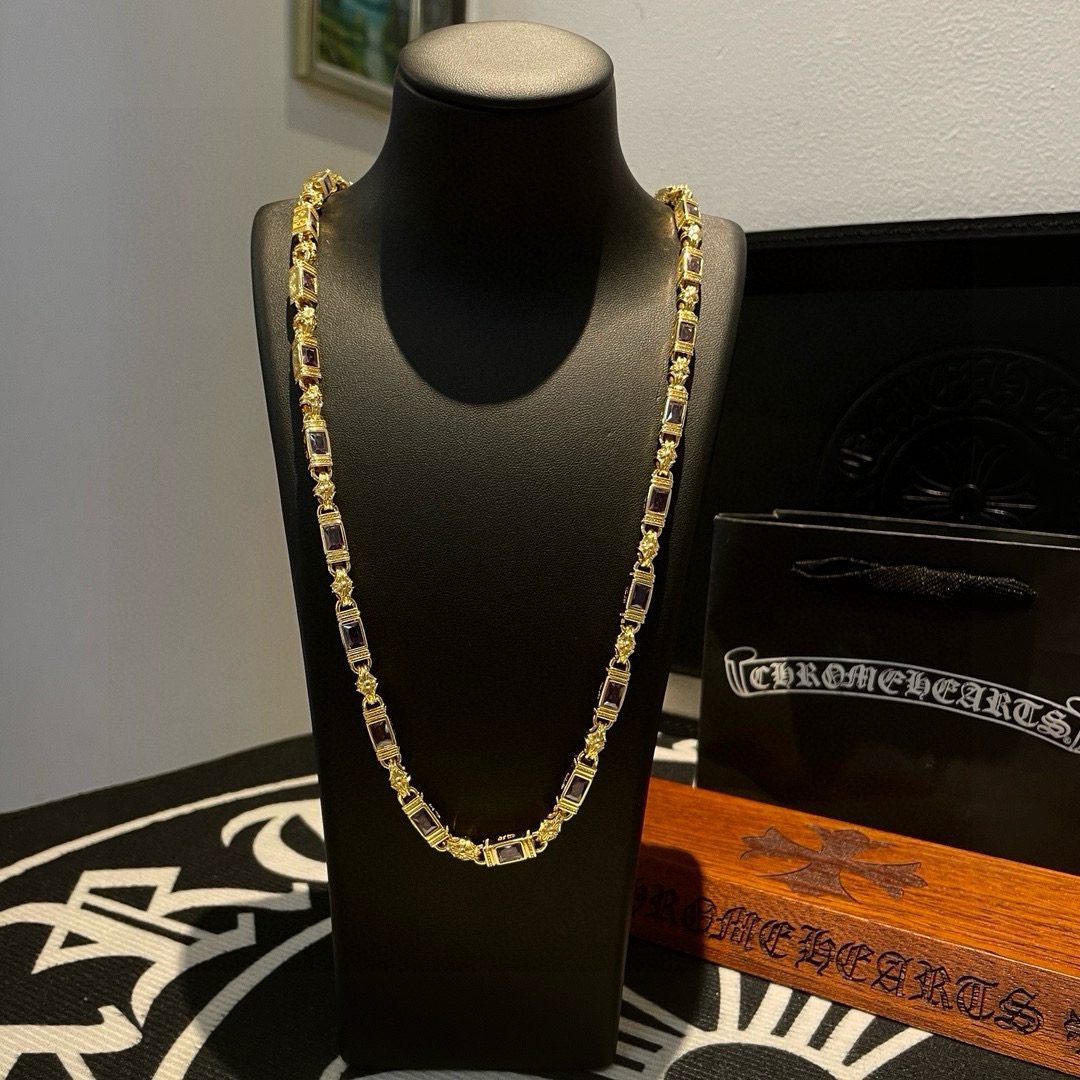 NO:724672,Batch Douyin/Kuaishou/ins/Xiaohongshu/live broadcast popular, new [counter quality] Chrome Hearts gold color Chrome Hearts purple diamond necklace, different pattern design styles with concave and convex shapes, showing a distinctive cross. The Scout flower is the symbol of Chrome Hearts, so it is more durable. Authentic Chrome Hearts Chrome Hearts is different from the ordinary light version in the market. Match the standard quality. Look at the printing details. The degree of retro gray oxidation. Seiko version!  !  !  Purely handmade ~ Authentic open mold fashion essentials. Can be worn by both men and women. Same style for couples. Official website original. Rock punk Thai silver style. Retro elements. Trendy and versatile!  , jewelry boutique, chrome hearts, chrome hearts, necklace, gold19860909批 抖音/快手/ins/小红书/直播热门 ,新款【专柜品质】Chrome Hearts黄金色克罗心紫钻项链 ,凹凸造型不同的花纹设计风格 呈现出与众不同 十字架 童军花是克罗心的志 所以更经久不衰 正品打版Chrome Hearts克罗心 区别市场普通轻版 对版对标品质 看字印细节 复古做旧灰氧程度.精工版本！！！ 纯手工打造 ～正品开模潮流时尚必备 男女均可佩戴 情侣同款 官网原版 摇滚朋克泰银风格 复古元素 潮流百搭！,饰品精品,chrome hearts,chrome hearts,necklace,gold,Jewelry