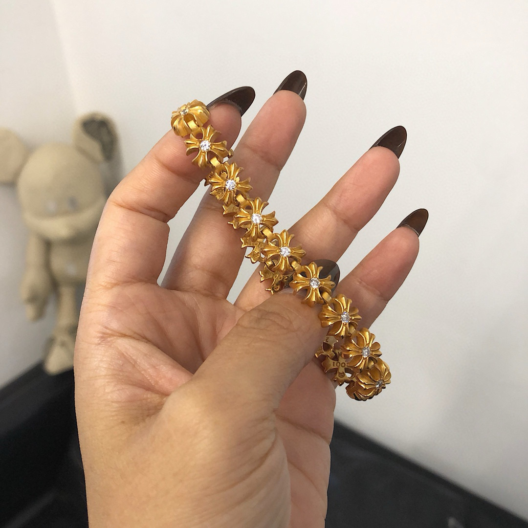 NO:724679,Authentic version!  Look out for exclusive shots!  (MZ) [New product on the shelves] 22k gold stone cross bracelet, vacuum gold plating 22k, unusual craftsmanship, size can be customized, look out for exclusive photography!  The product details in the pictures are consistent!  , jewelry boutique, bracelet, gold plating19860909正品开版！认准独家拍摄！（MZ）【新品上架】 22k金镶石十字架手链 真空镀金22k 非一般工艺 尺寸可定制 认准独家拍摄！图片产品细节一致！,饰品精品,bracelet,gold plating,Jewelry