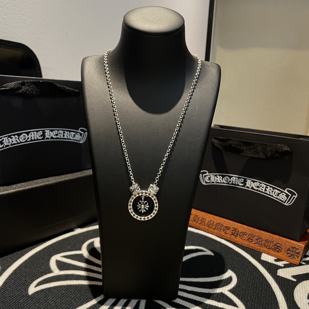 新款【专柜品质】Chrome Hearts克罗心经典复古十字架圆环项链，凹凸造型不同的花纹设计风格 呈现