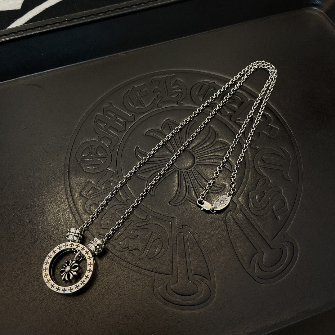 新款【专柜品质】Chrome Hearts克罗心经典复古十字架圆环项链，凹凸造型不同的花纹设计风格 呈现