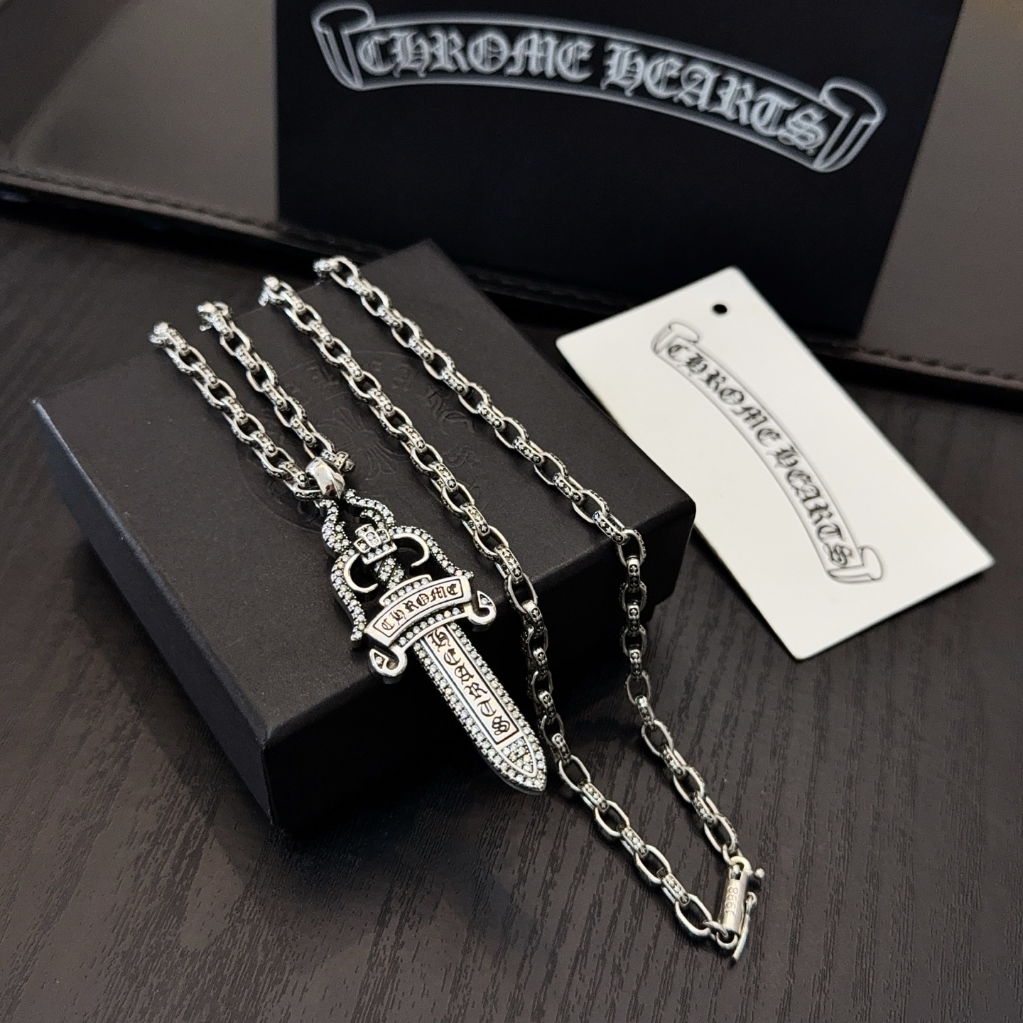 新款【专柜品质】Chrome Hearts克罗心经典复古十字架项链 满钻宝剑吊坠 凹凸造型不同的花纹设计