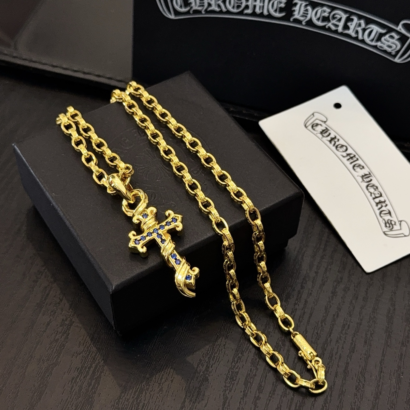 Chrome Hearts 新款【 品质】Chrome Hearts克罗心 黄金色字母项链 蓝钻十字架吊坠