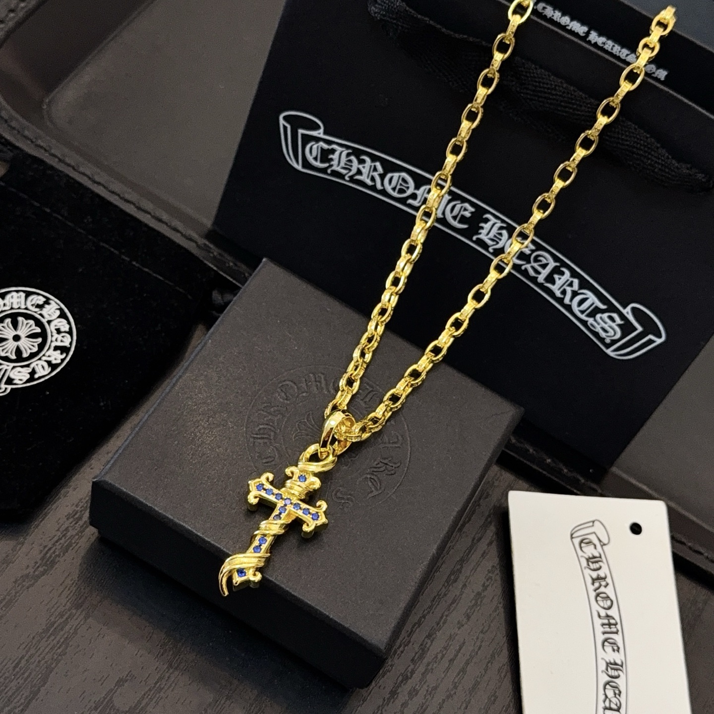 Chrome Hearts 新款【 品质】Chrome Hearts克罗心 黄金色字母项链 蓝钻十字架吊坠