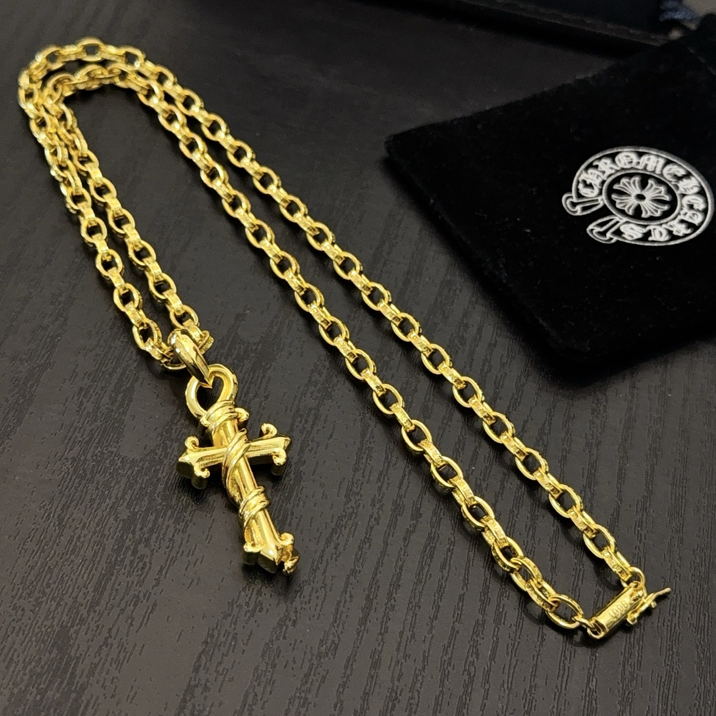 Chrome Hearts 新款【 品质】Chrome Hearts克罗心 黄金色字母项链 蓝钻十字架吊坠