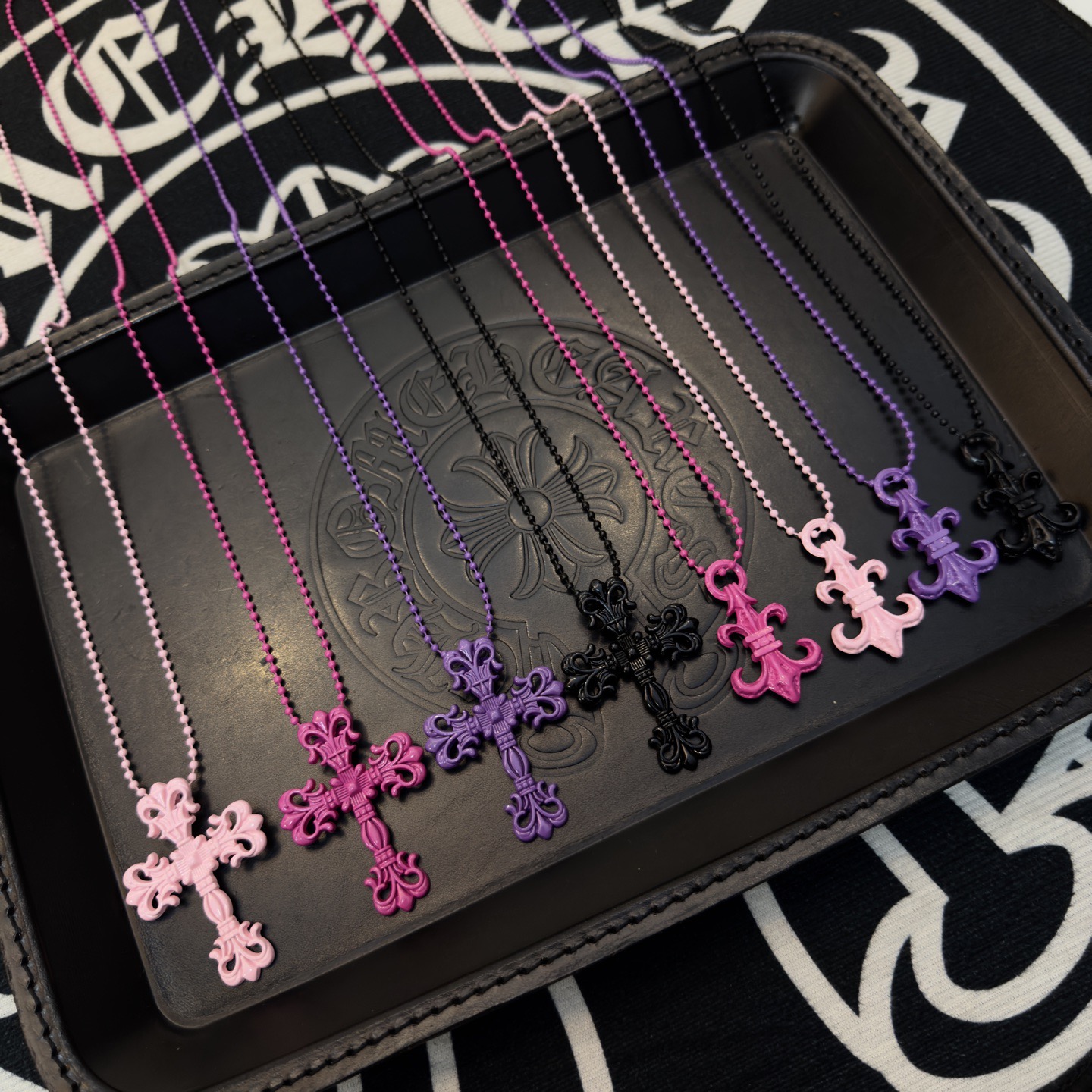 新款Chrome Hearts 克罗心火焰十字架树脂项链，精致专柜工艺，品质保证，颜色非常俏皮，男女同款