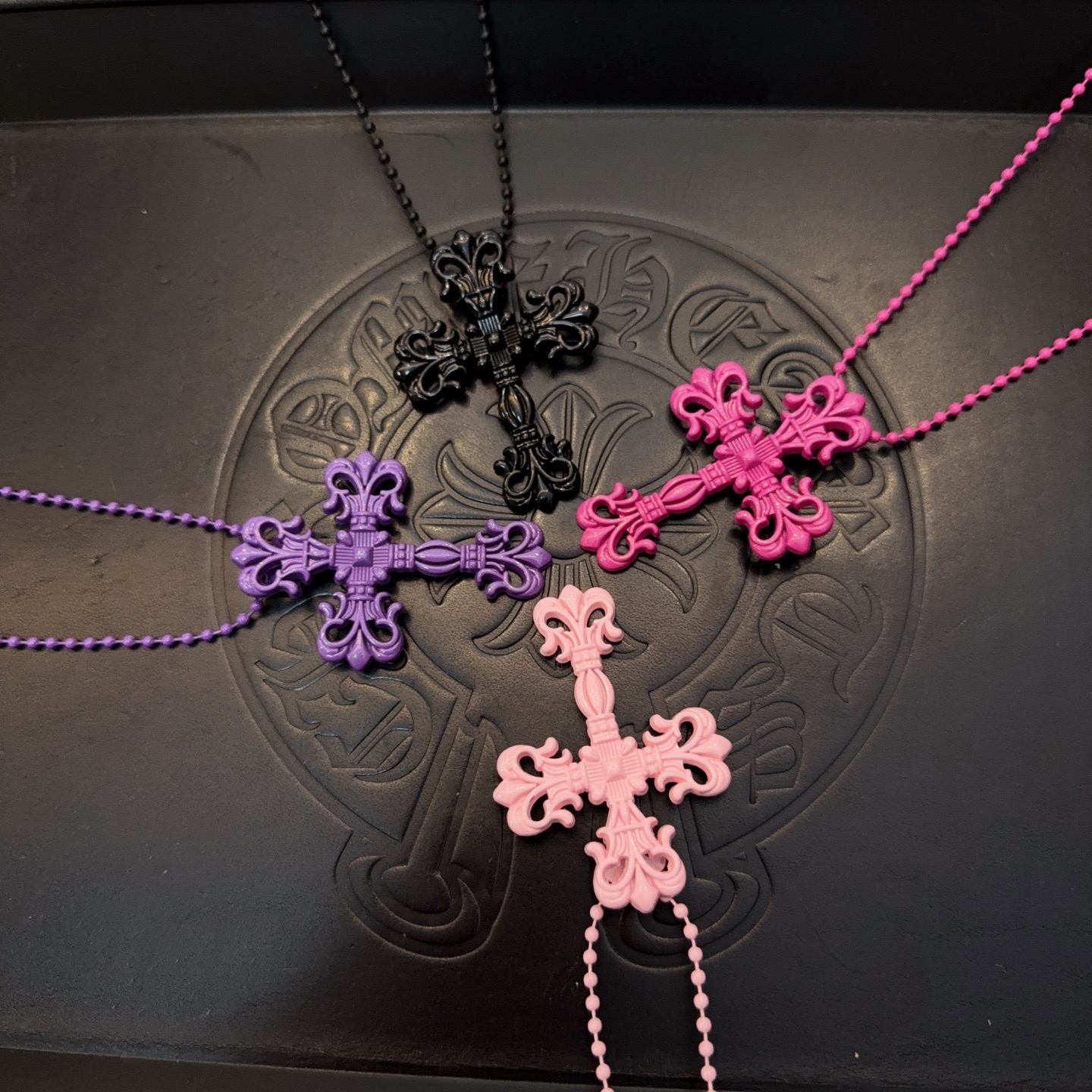 新款Chrome Hearts 克罗心火焰十字架树脂项链，精致专柜工艺，品质保证，颜色非常俏皮，男女同款