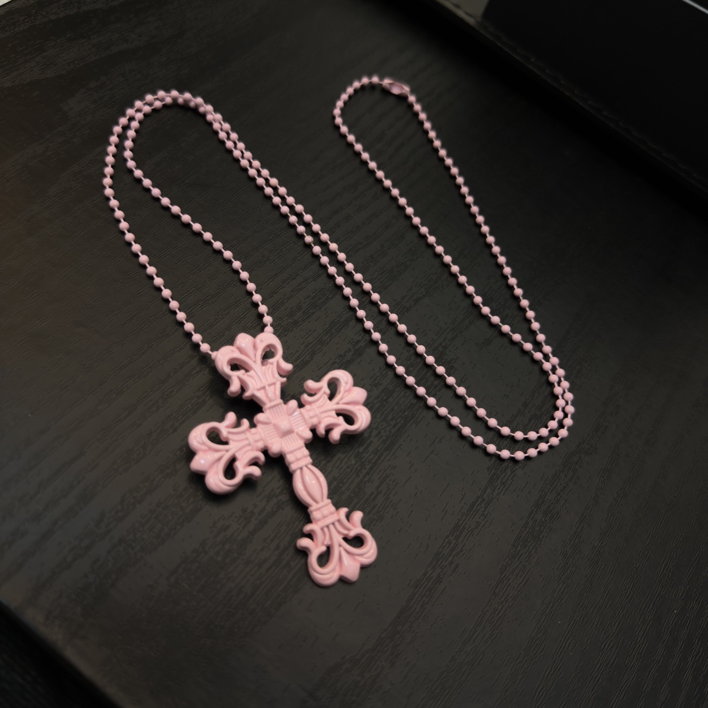 新款Chrome Hearts 克罗心火焰十字架树脂项链，精致专柜工艺，品质保证，颜色非常俏皮，男女同款