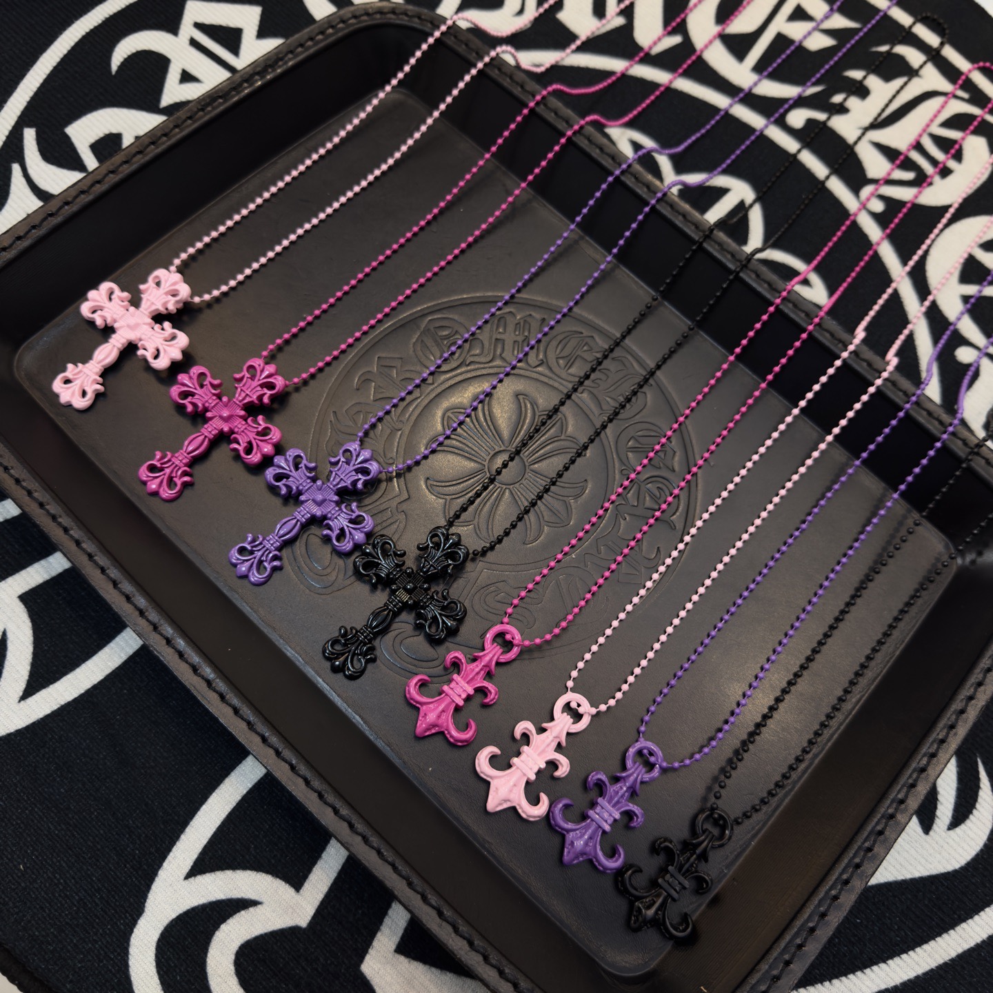 新款Chrome Hearts 克罗心火焰十字架树脂项链，精致专柜工艺，品质保证，颜色非常俏皮，男女同款