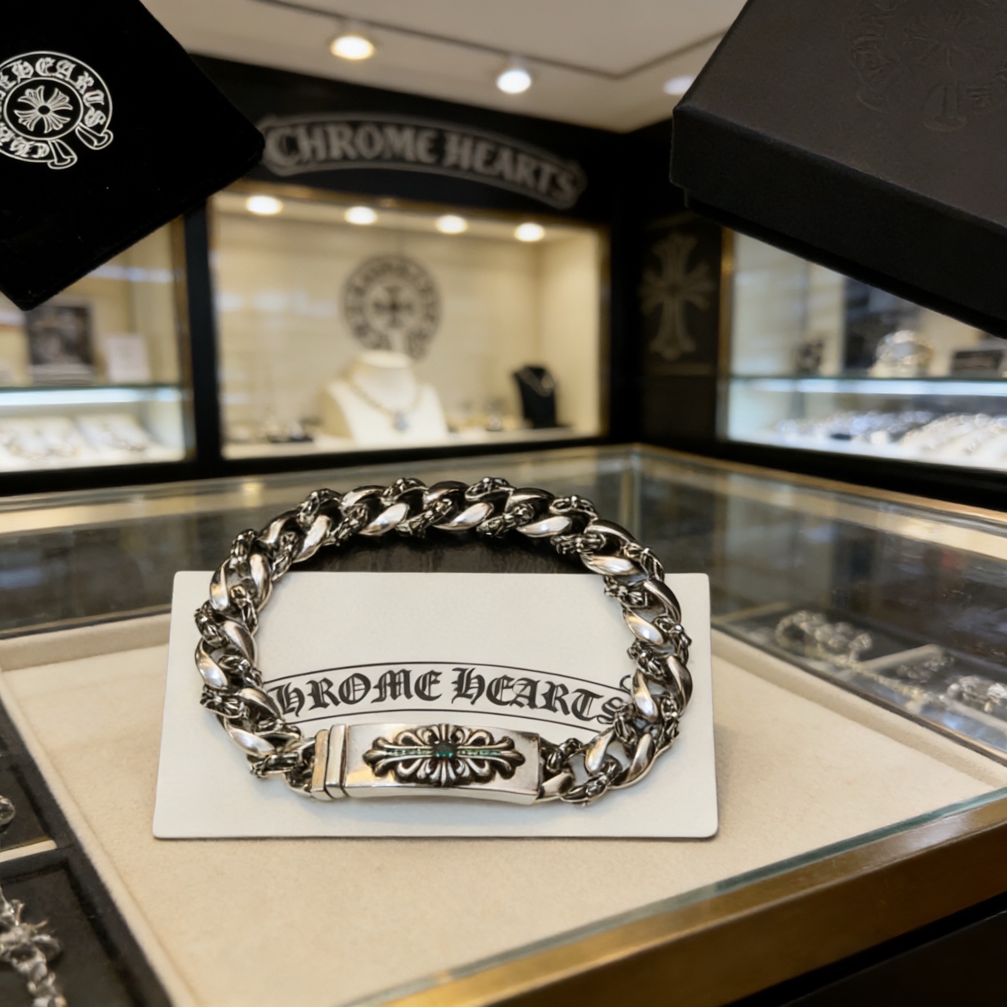 新款【专柜品质】Chrome Hearts克罗心经典复古绿钻十字花半花古巴手链，原图凹凸造型不同的花纹设