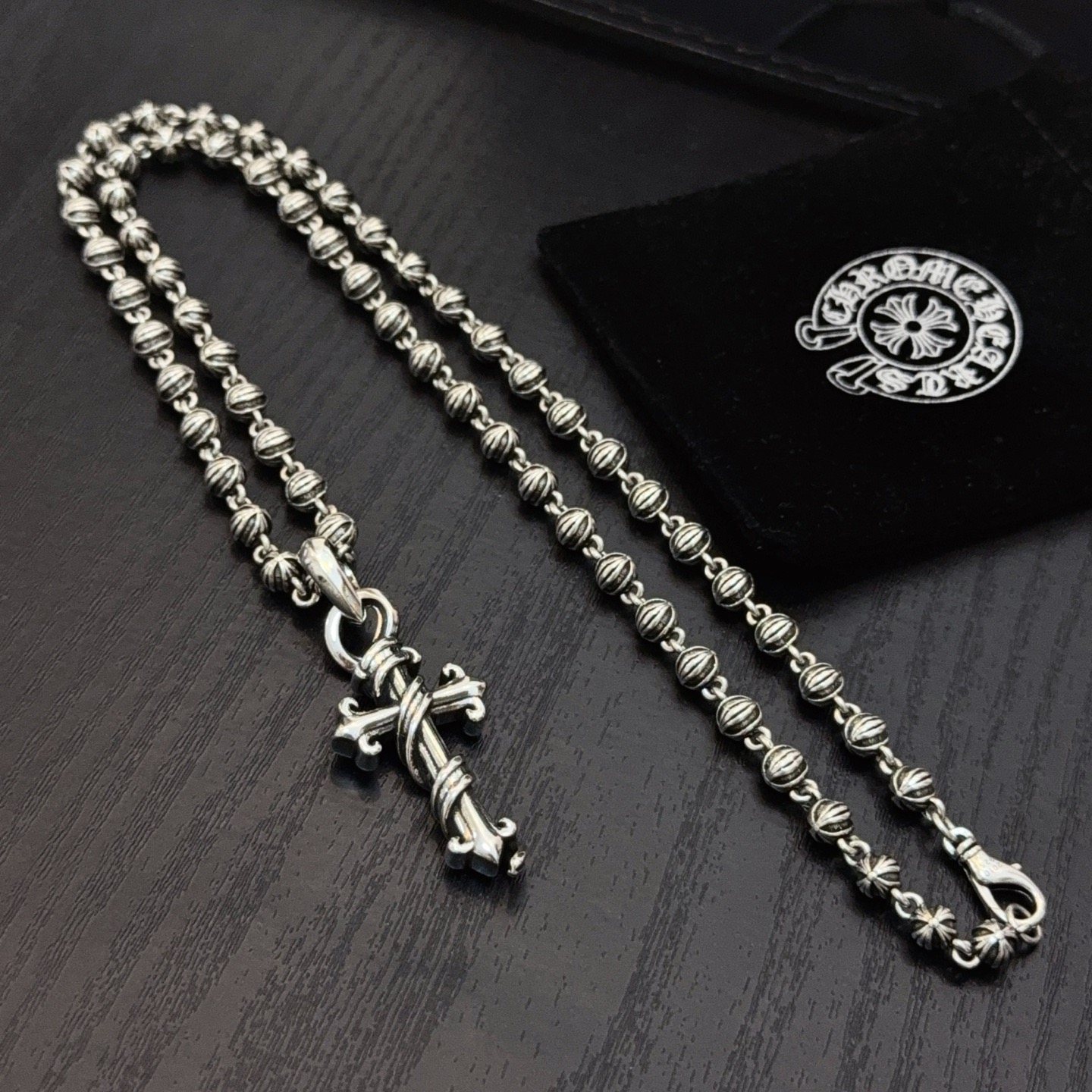 新款【专柜品质】Chrome Hearts克罗心复古十字花球项链 绿钻十字架吊坠 凹凸造型不同的花纹设计