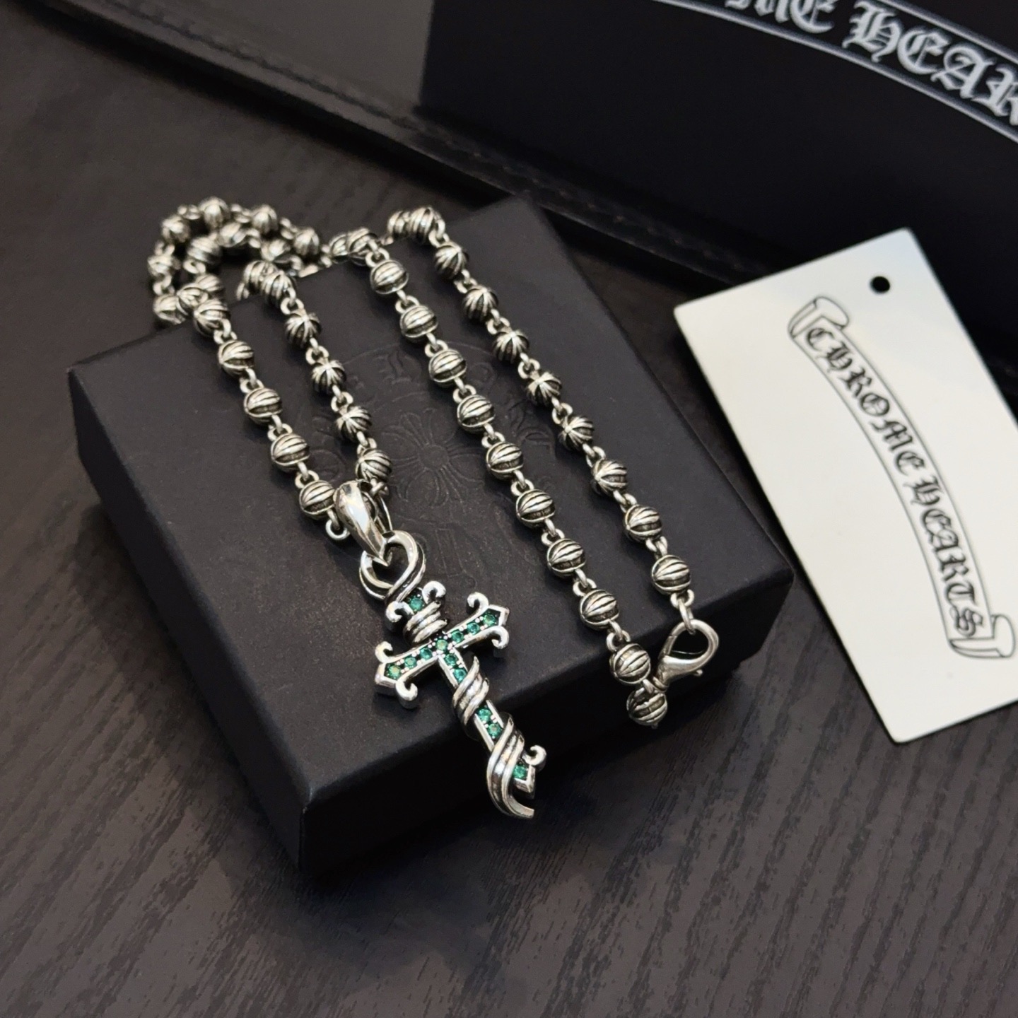 新款【专柜品质】Chrome Hearts克罗心复古十字花球项链 绿钻十字架吊坠 凹凸造型不同的花纹设计