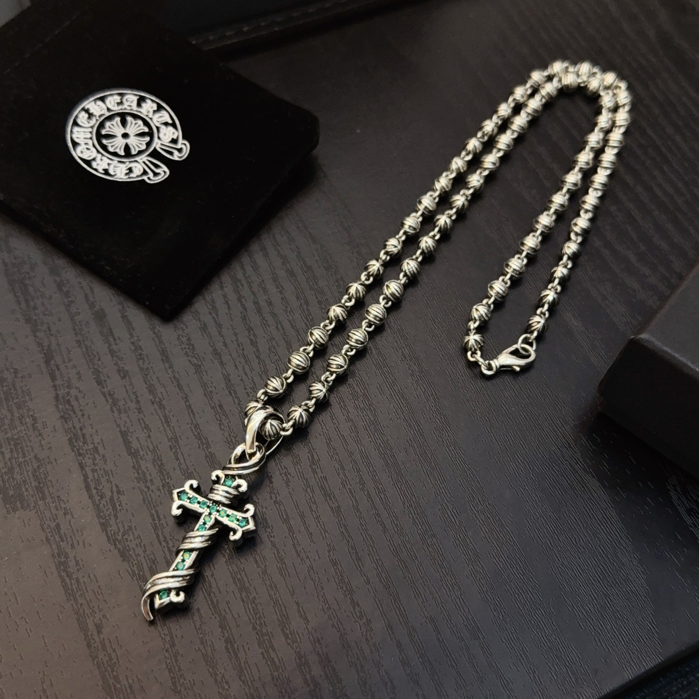 新款【专柜品质】Chrome Hearts克罗心复古十字花球项链 绿钻十字架吊坠 凹凸造型不同的花纹设计